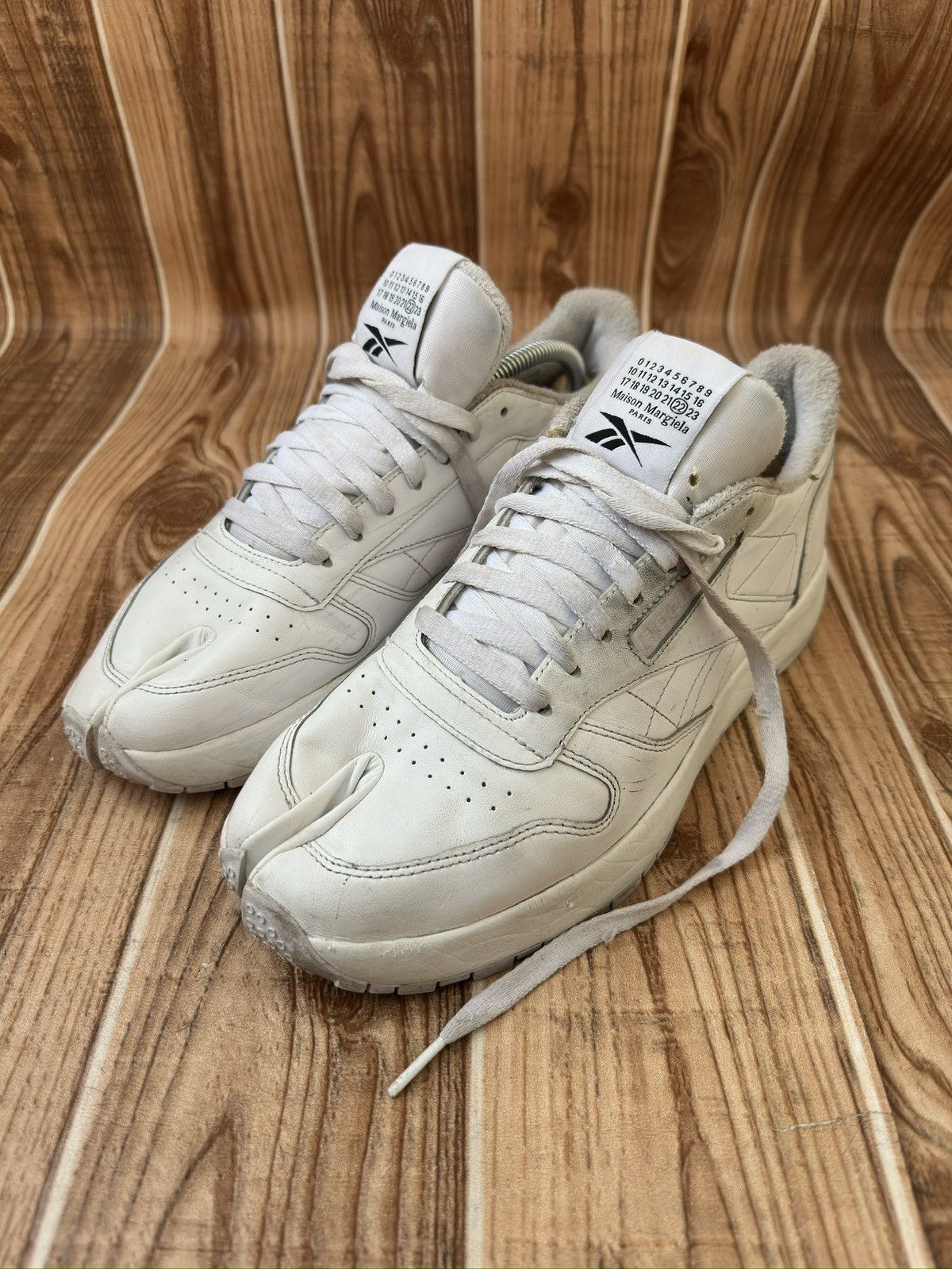 Maison Margiela × Reebok Reebok x Maison Margiela Classic Leather Tabi Sneakers Size US 9.5 / EU 42-43 - 3 Thumbnail