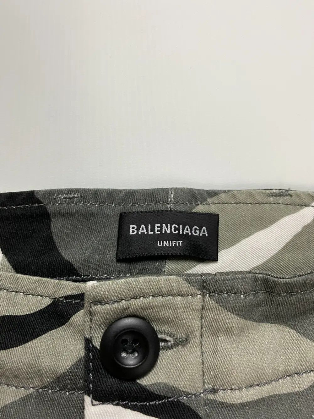 Balenciaga BALENCIAGA TROMPE LOEIL DESTROYED LAYERED SNOW CAMO SHORTS Size US 32 / EU 48 - 3 Thumbnail
