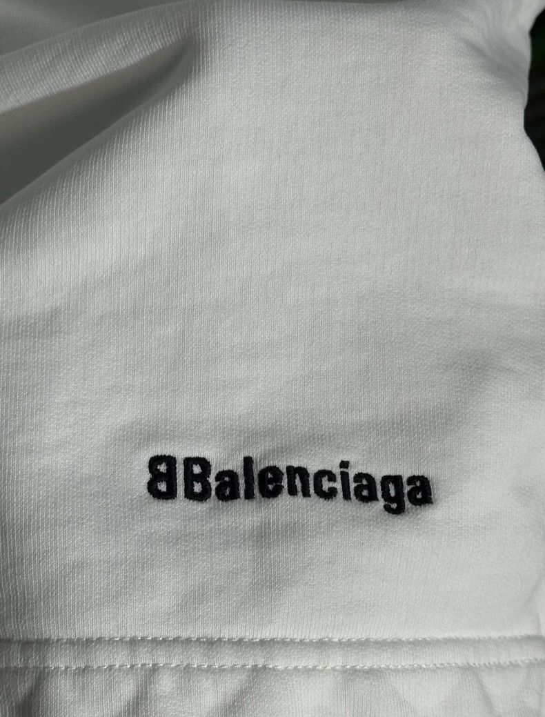 Balenciaga Balenciaga size M White + embroidered logo + shorts Size US 27 - 2 Thumbnail