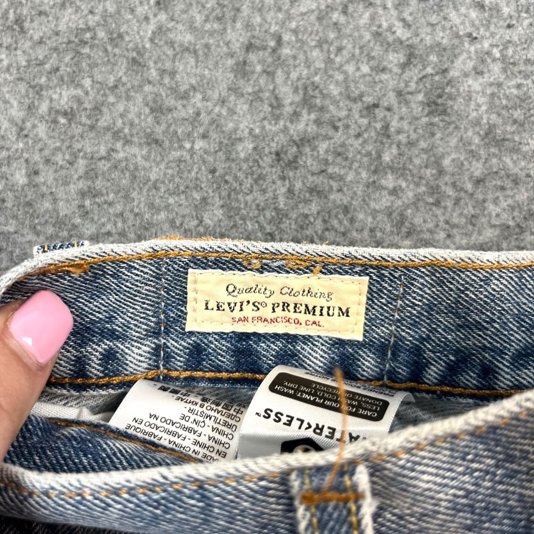 Levi's Levi's Womens Denim Shorts Hot Pants W24 UK 4 2 Tone Blue Cut Offs Premium E Denim Shorts Womens Regular 24in Blue 4/Levis Women Medium Wash 2 Tone? Size 27" / US 4 / IT 40 - 7 Thumbnail