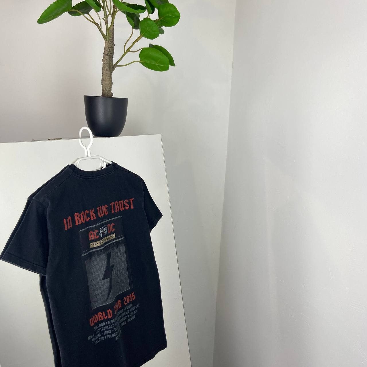 AC/DC × Band Tees AC/DC Vintage World Tour Rock Band T-Shirt | Grailed