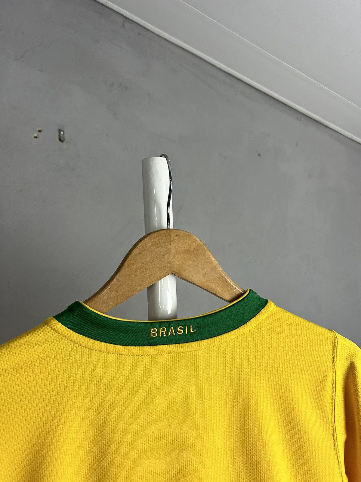 Nike Vintage Nike Brazil Women Soccer Jersey Shirt Size L / US 10 / IT 46 - 7 Thumbnail