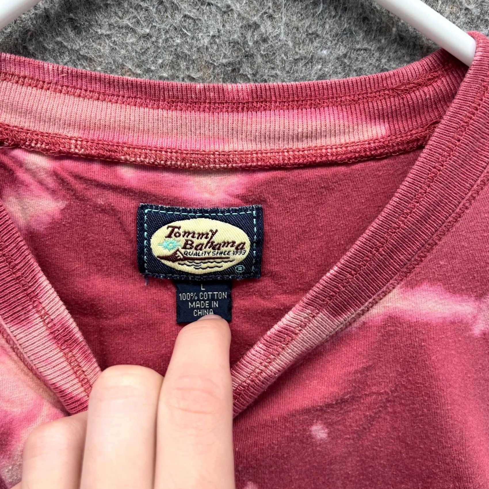 Tommy Bahama VINTAGE Tommy Bahama Shirt Mens Large Pink Washed Crewneck Pocket Tee Y2K Size US L / EU 52-54 / 3 - 5 Thumbnail