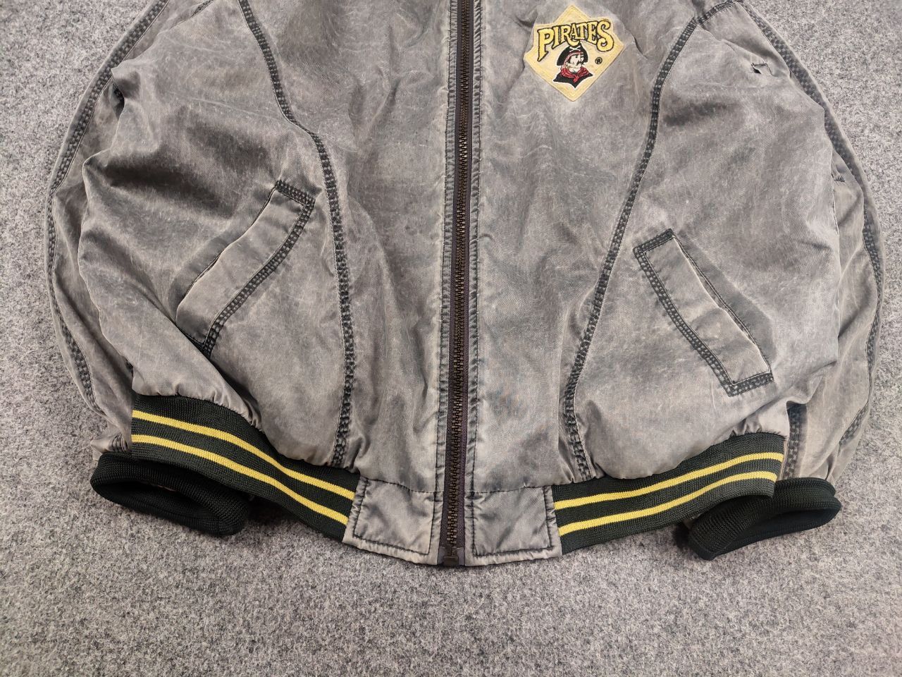 MLB Vintage 90's Pittsburgh Pirates Embroidered bomber Jacket Size US L / EU 52-54 / 3 - 7 Thumbnail