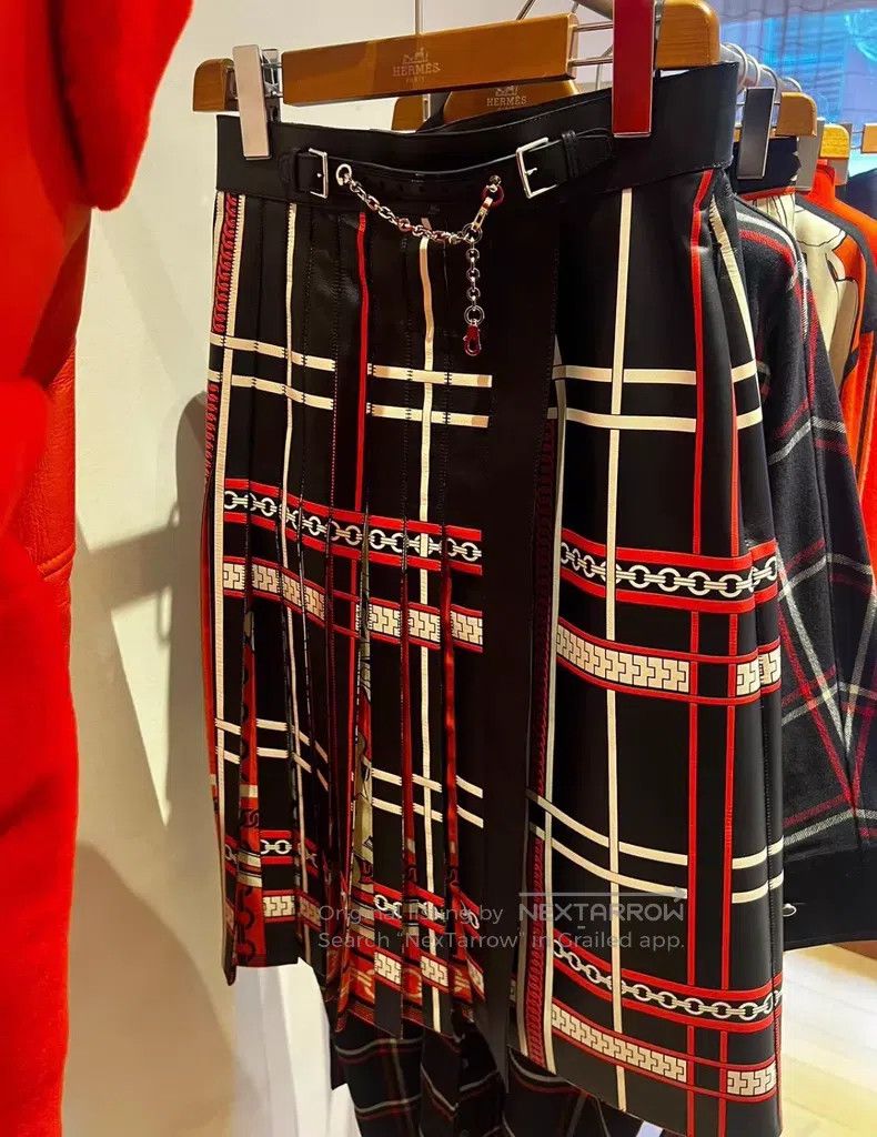 Hermes Hermes Black and Red Leather Pleated Skirt Size 42" / US 20 - 7 Thumbnail
