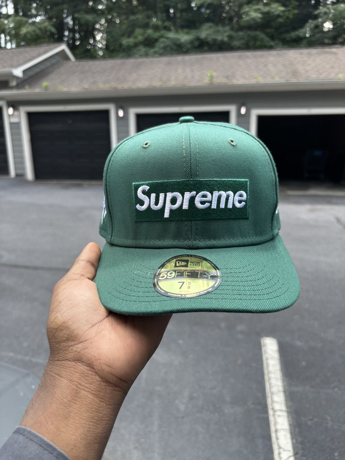 帽子 GOODENOUGH Crushed Rayon Pile Camp Cap Supreme GOODENOUGH Crushed Rayon Pile Camp Cap (SS25) - $58