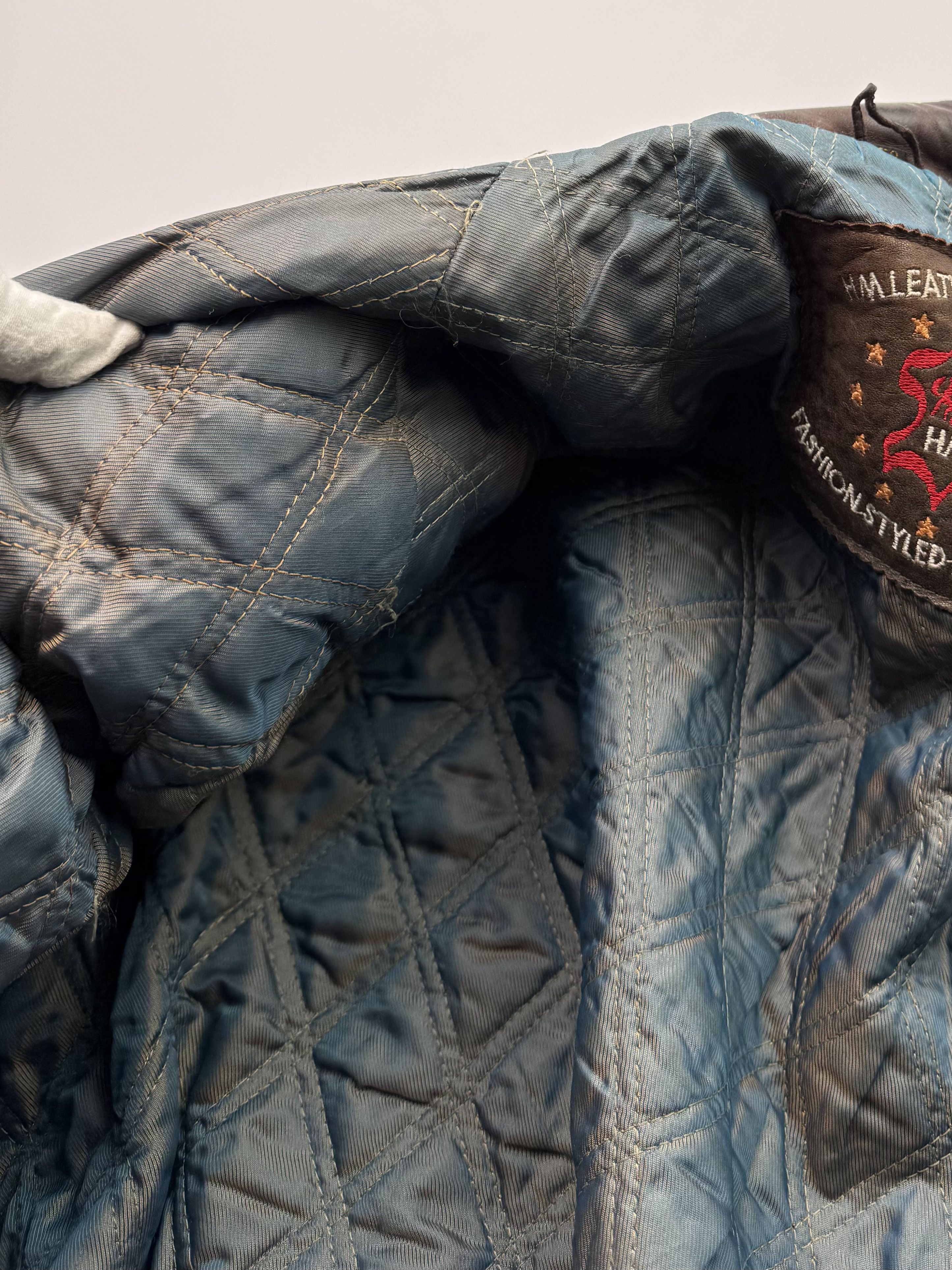 Vintage Vintage Thrashed Faded Leather Bomber Jacket B566(V10)E2 Size US XL / EU 56 / 4 - 15 Thumbnail