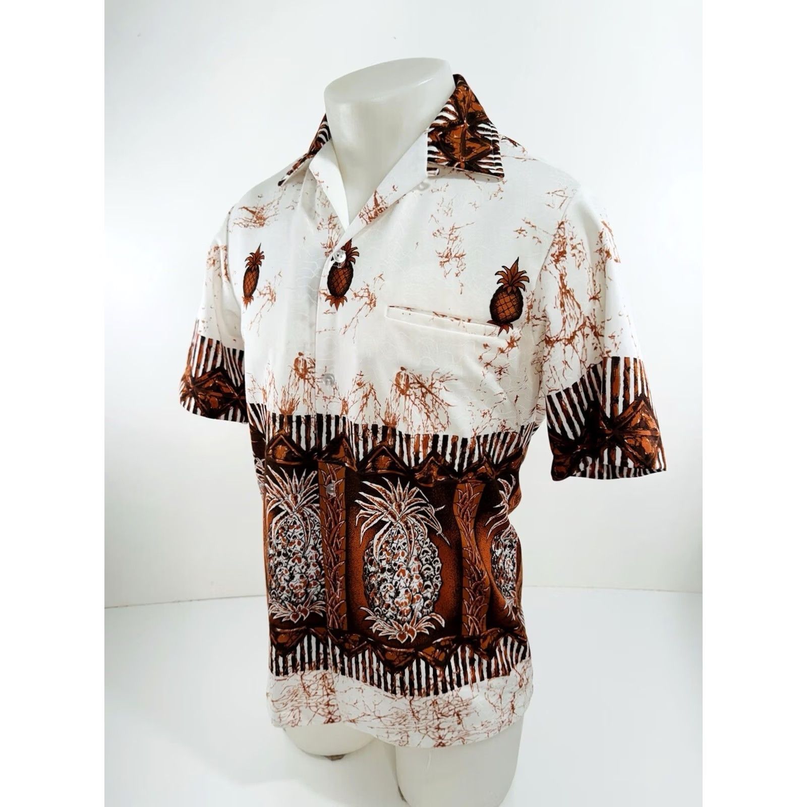 Vintage MALIHINI Shirt Hawaiian Aloha Pineapple Vintage 60s Mens S White Short Sleeve Button-Up EXCELLENT Mens Size US S / EU 44-46 / 1 - 3 Thumbnail