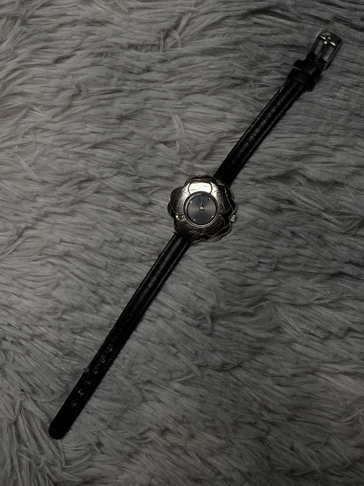 Japanese Brand × Jewelry Rare Black Floral Vintage Watch | Japanese Brand Size ONE SIZE - 4 Thumbnail