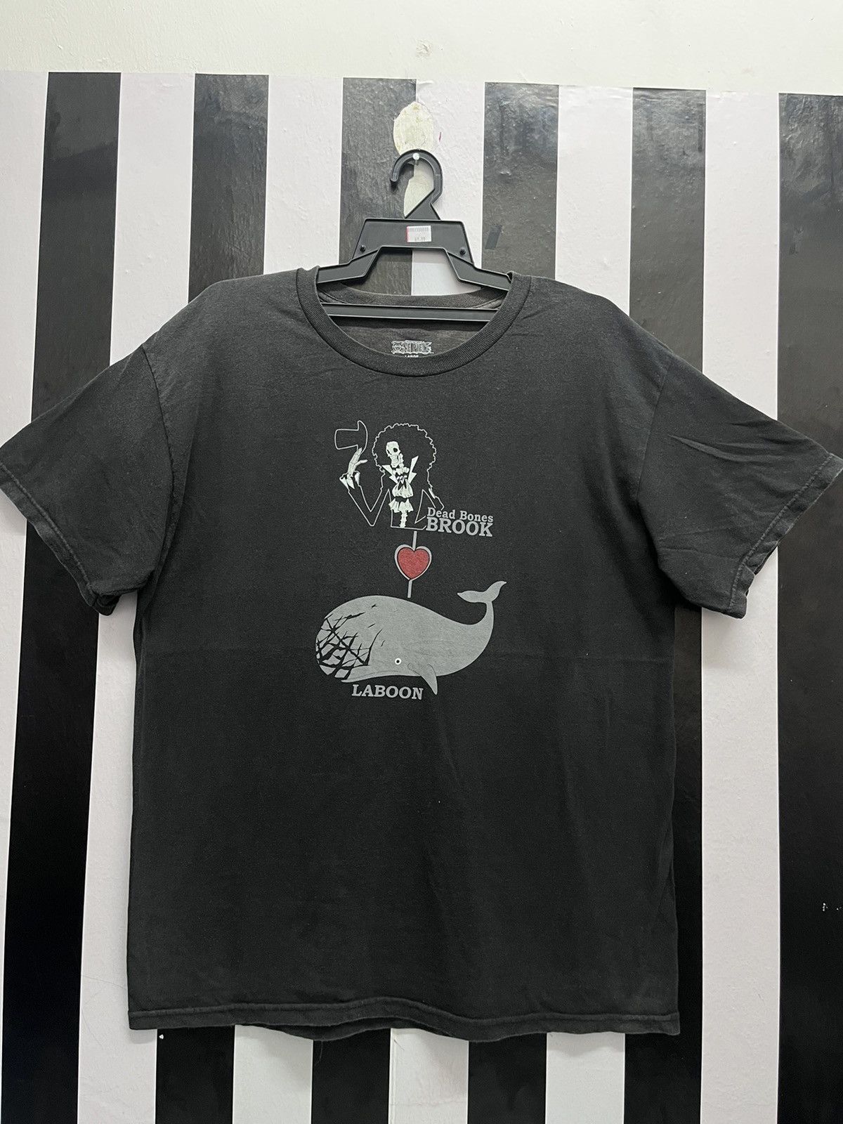 One Piece DEAD BONES BROOK LABOON ONE PIECE TEE Size US L / EU 52-54 / 3 - 1 Thumbnail