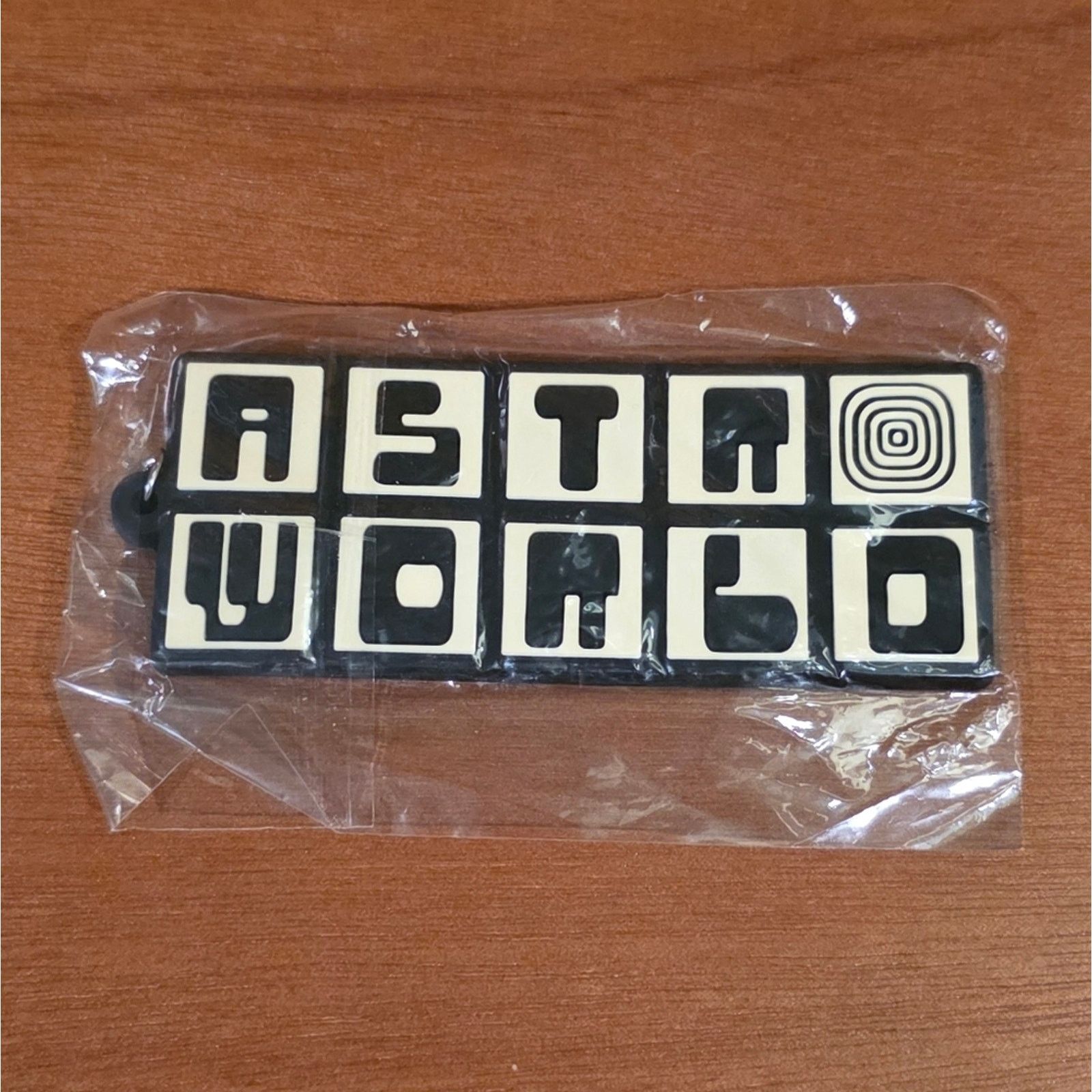 Travis Scott RARE Travis Scott Astroworld 2021 Black and White Keychain Size ONE SIZE - 1 Thumbnail