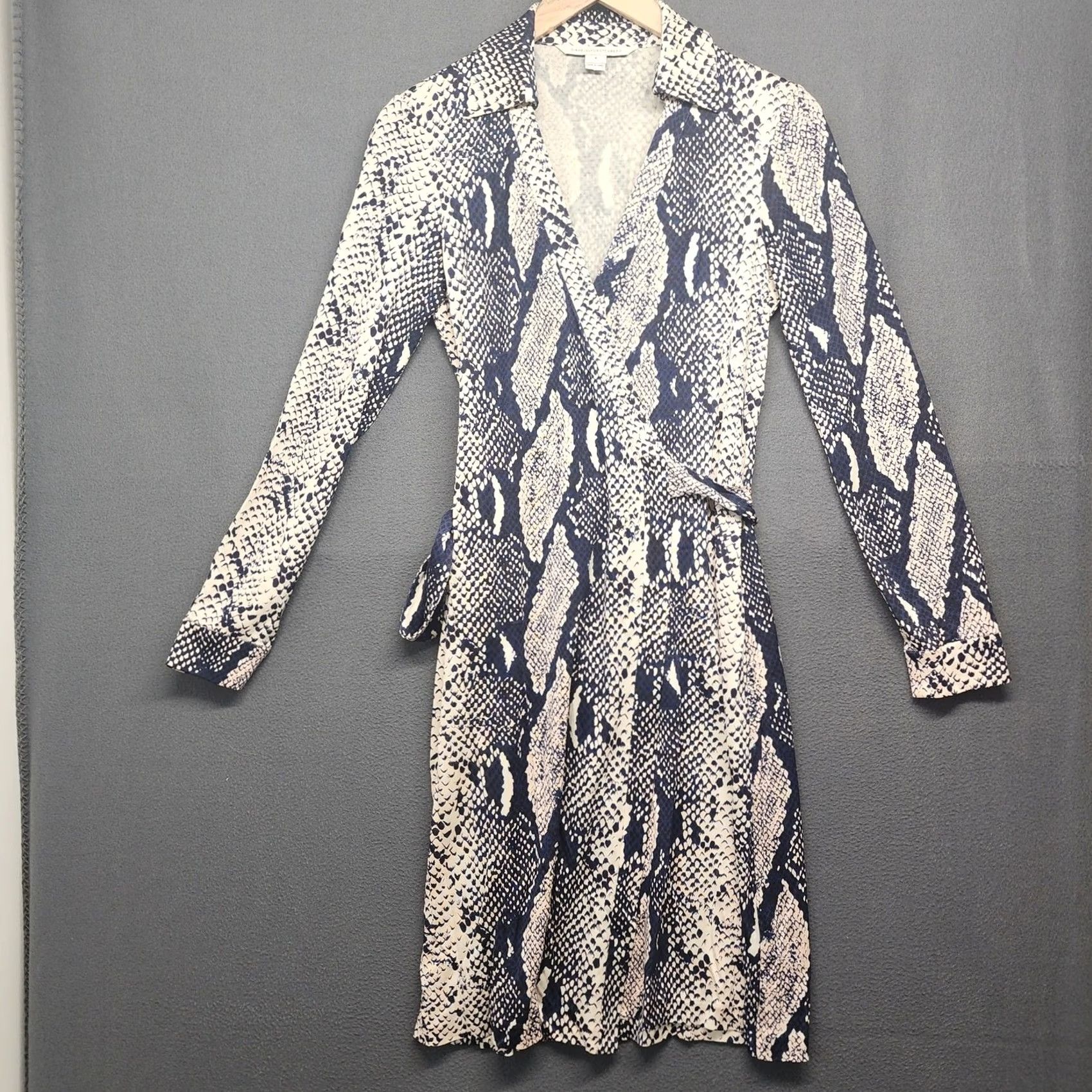 diane von furstenberg blue and white wrap dress Diane Von Furstenberg DVF Blue and White Silk Dress 4