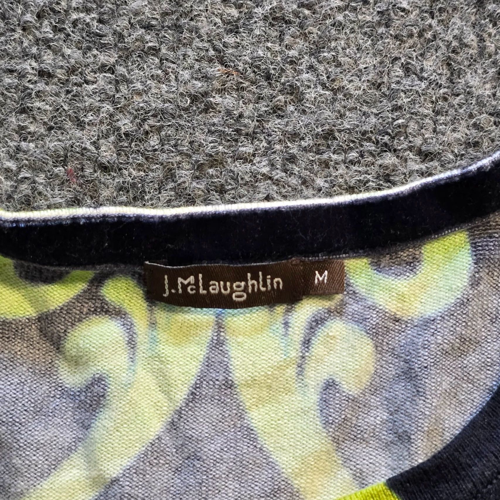 J.McLaughlin J McLaughlin Sweater Womens Size Medium Black Green Floral Lightweight Casual Pullover Long Sleeve V-Neck Knit Cotton Modal Regular Dressy? Size M / US 6-8 / IT 42-44 - 3 Thumbnail