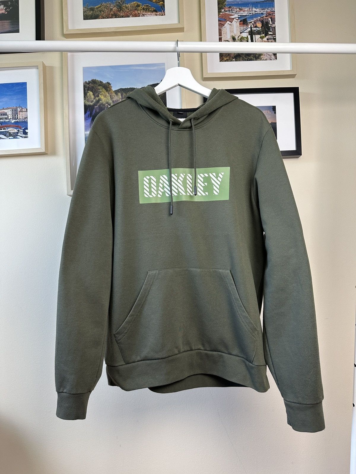 Green hoodie with Logo Oakley