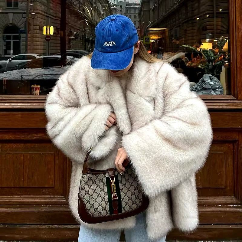 Designer × Vintage Winter Fluffy Oversized Trendy Faux Fur Warm Coat Size M / US 6-8 / IT 42-44 - 1 Thumbnail