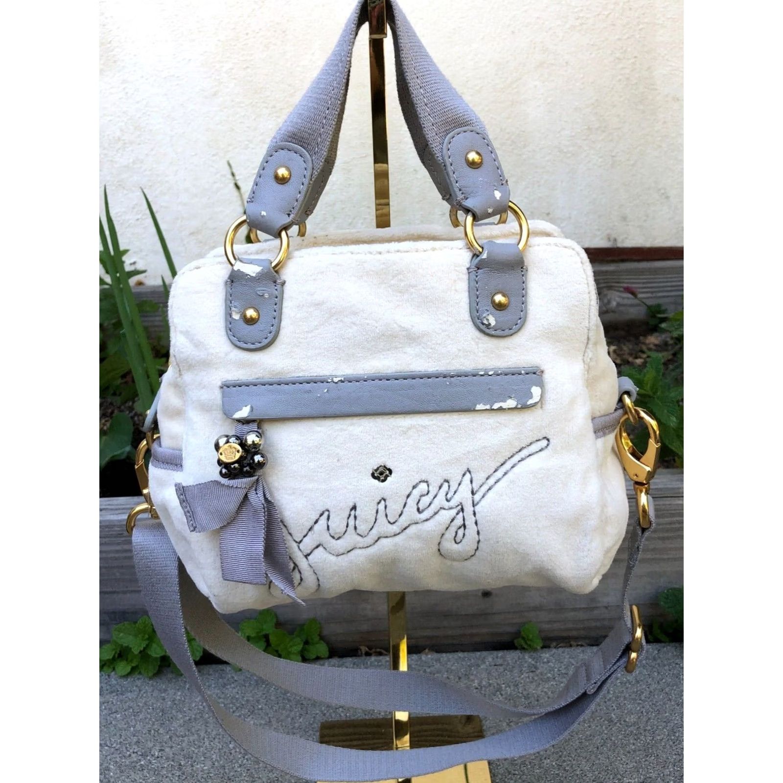 Juicy Couture JUICY COUTURE Y2K Velour Shoulder Bag Purse White Grey Zipper Top Handle Bag Womens Small 8x7 Velour Y2K Designer Purse Size S / US 4 / IT 40 - 2 Thumbnail