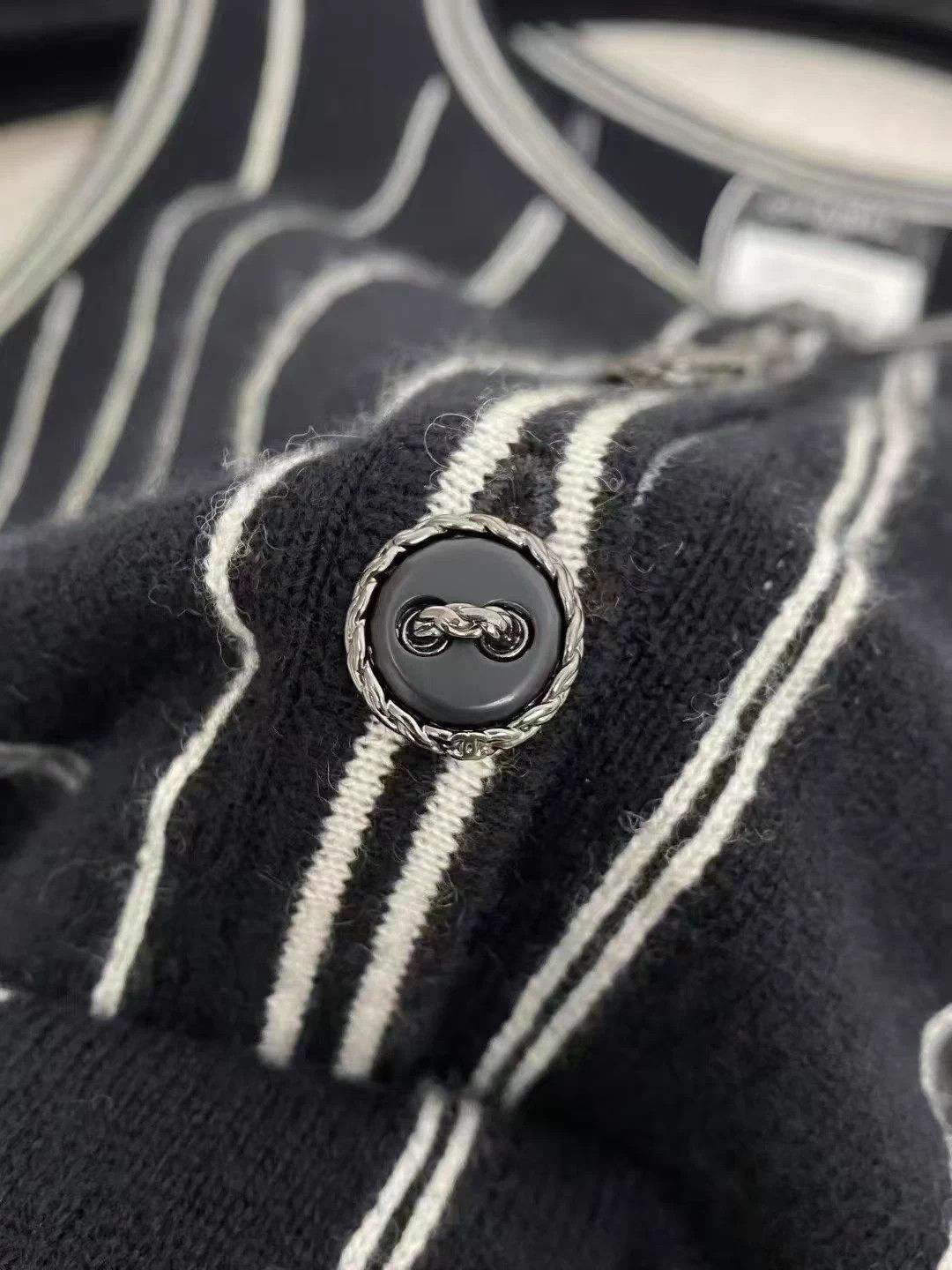 Chanel CHANEL cashmere vest like new 42 Size M / US 6-8 / IT 42-44 - 3 Thumbnail