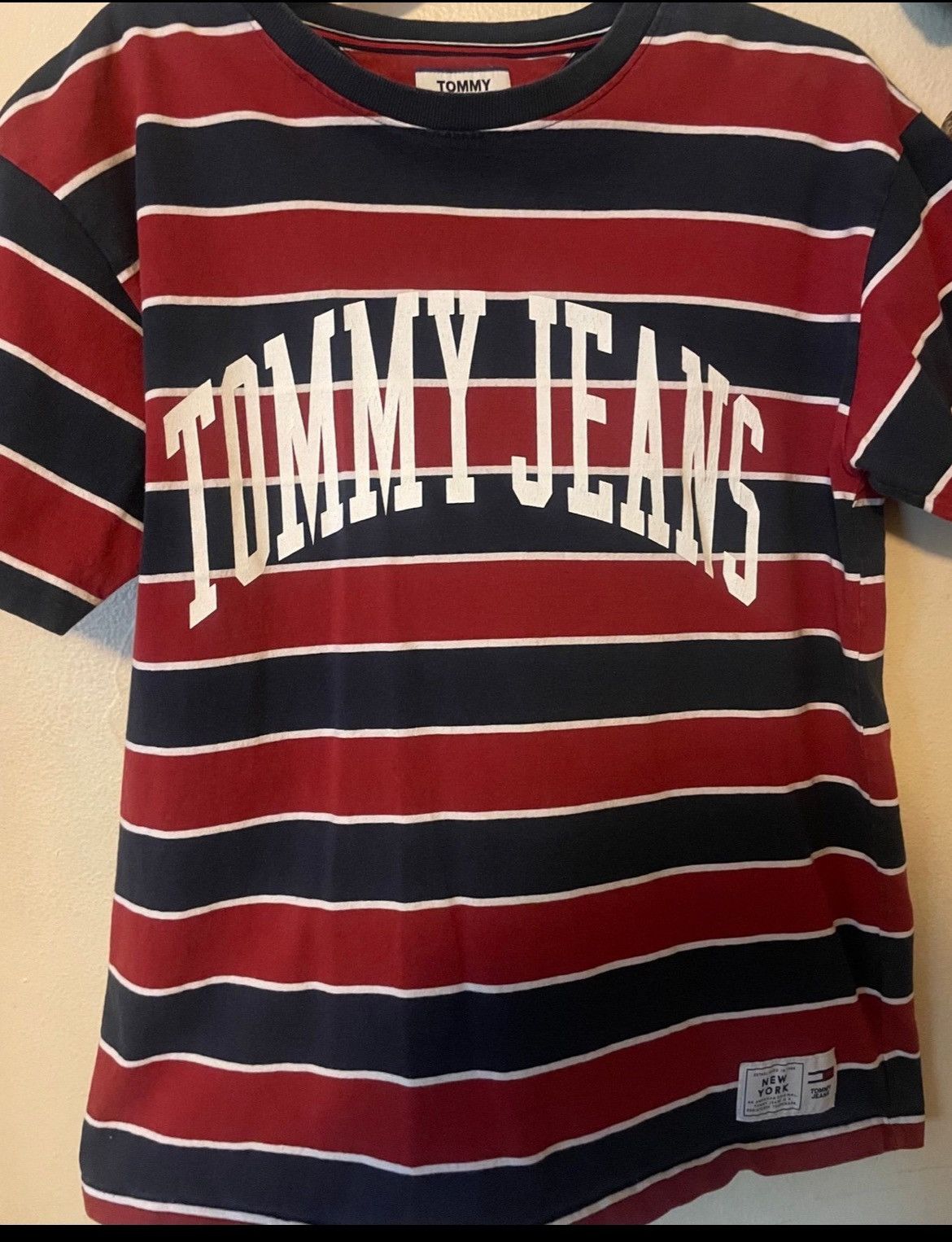 Tommy Hilfiger Vintage Men’s Tommy Hilfiger Jeans Red Blue Striped T Shirt Size US M / EU 48-50 / 2 - 1 Thumbnail