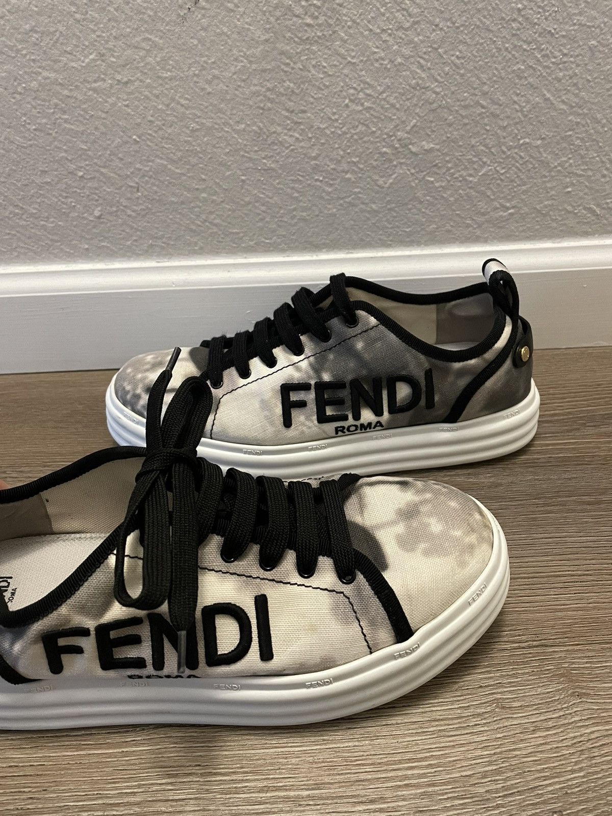 Fendi Fendi sneakers EU39.5 Size US 9.5 / IT 39.5 - 2 Thumbnail