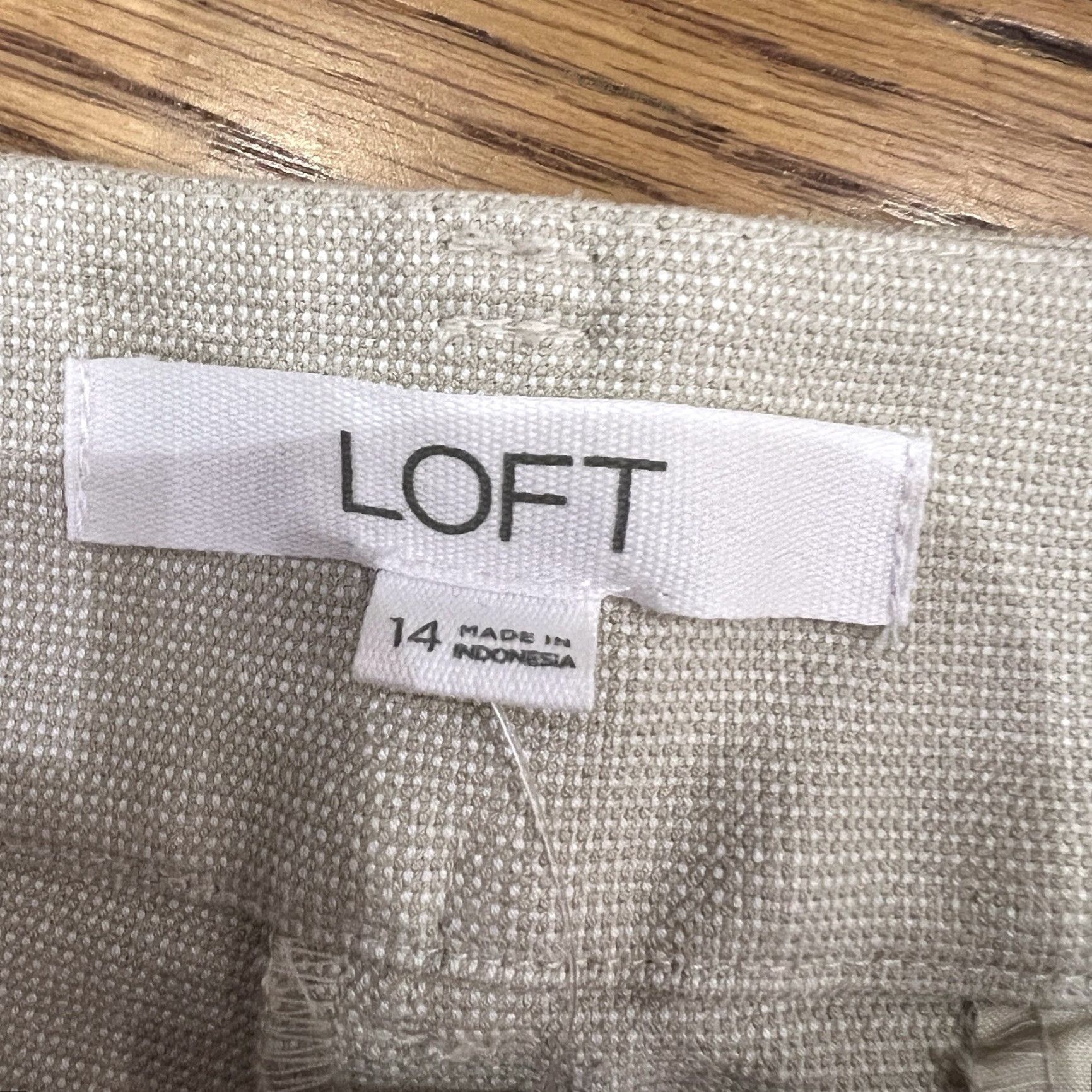 Loft LOFT NWT Pants Womens 14 Sutton Flare Dress Pants Beige High Rise Flat Front Zip 30 Inseam Pockets Easy Care Preppy City Workwear Mens? Girls? Wait. Size 36" / US 14 / IT 50 - 5 Thumbnail
