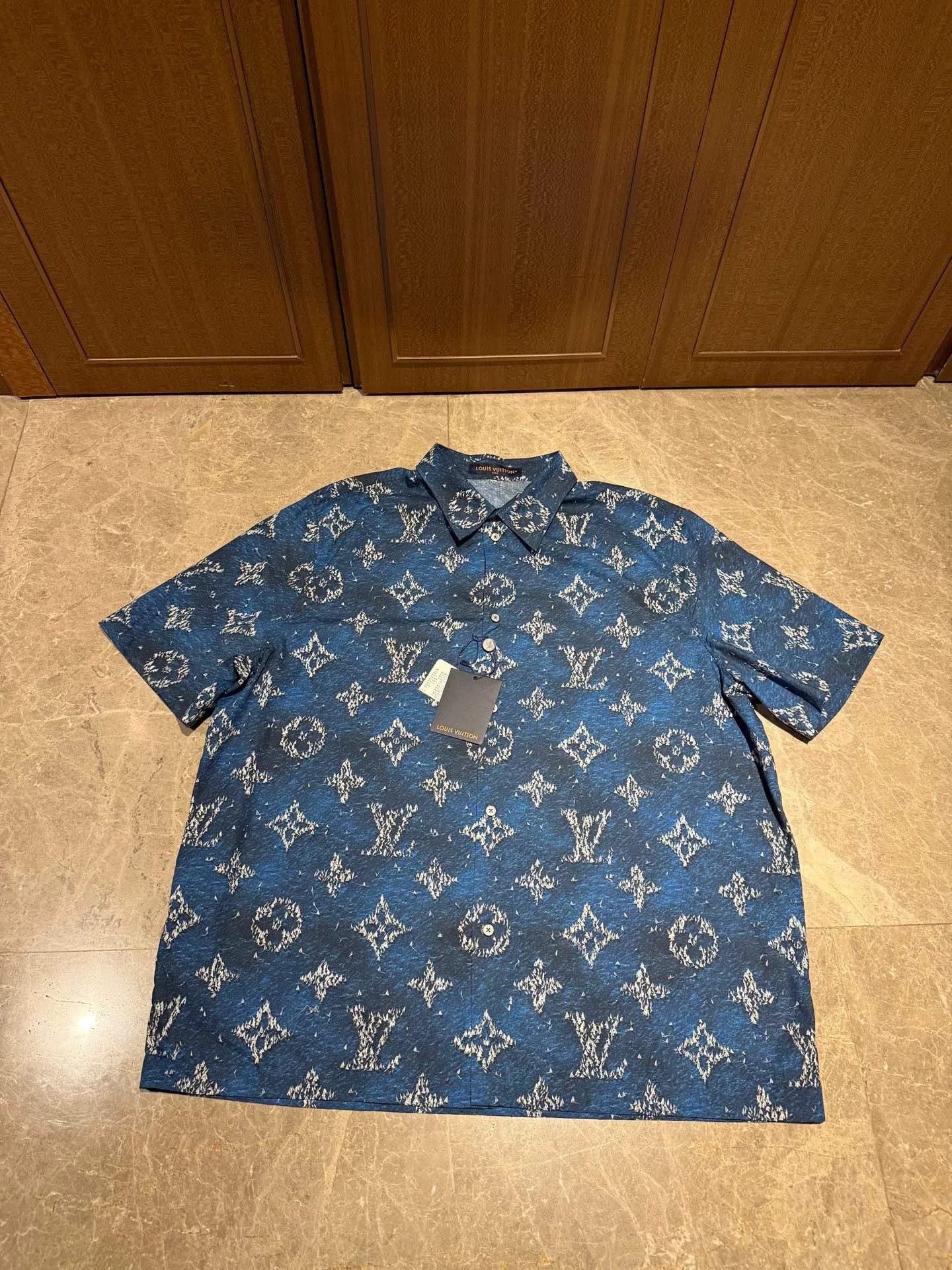 Louis Vuitton Louis Vuitton Blue Shirt L Men Size US L / EU 52-54 / 3 - 1 Thumbnail