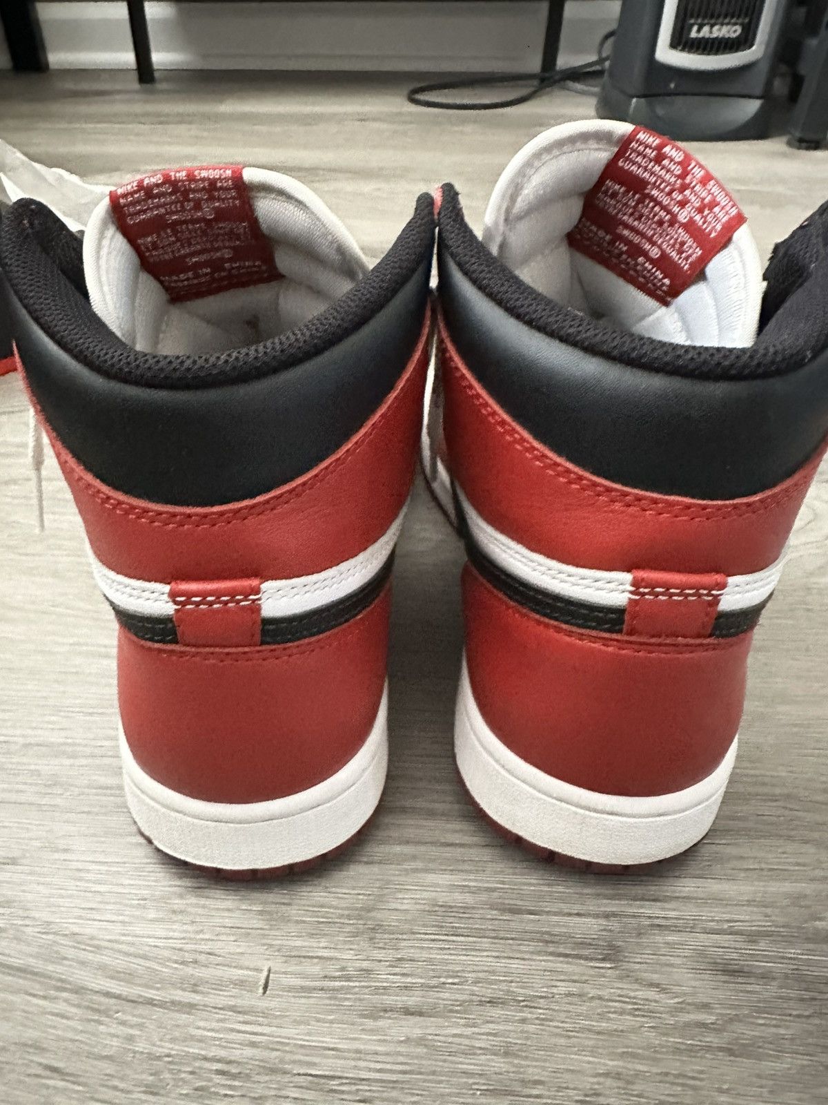 Jordan Brand Jordan Retro 1 Chicago (2015) size 7.5 Men Size US 7.5 / EU 40-41 - 5 Thumbnail