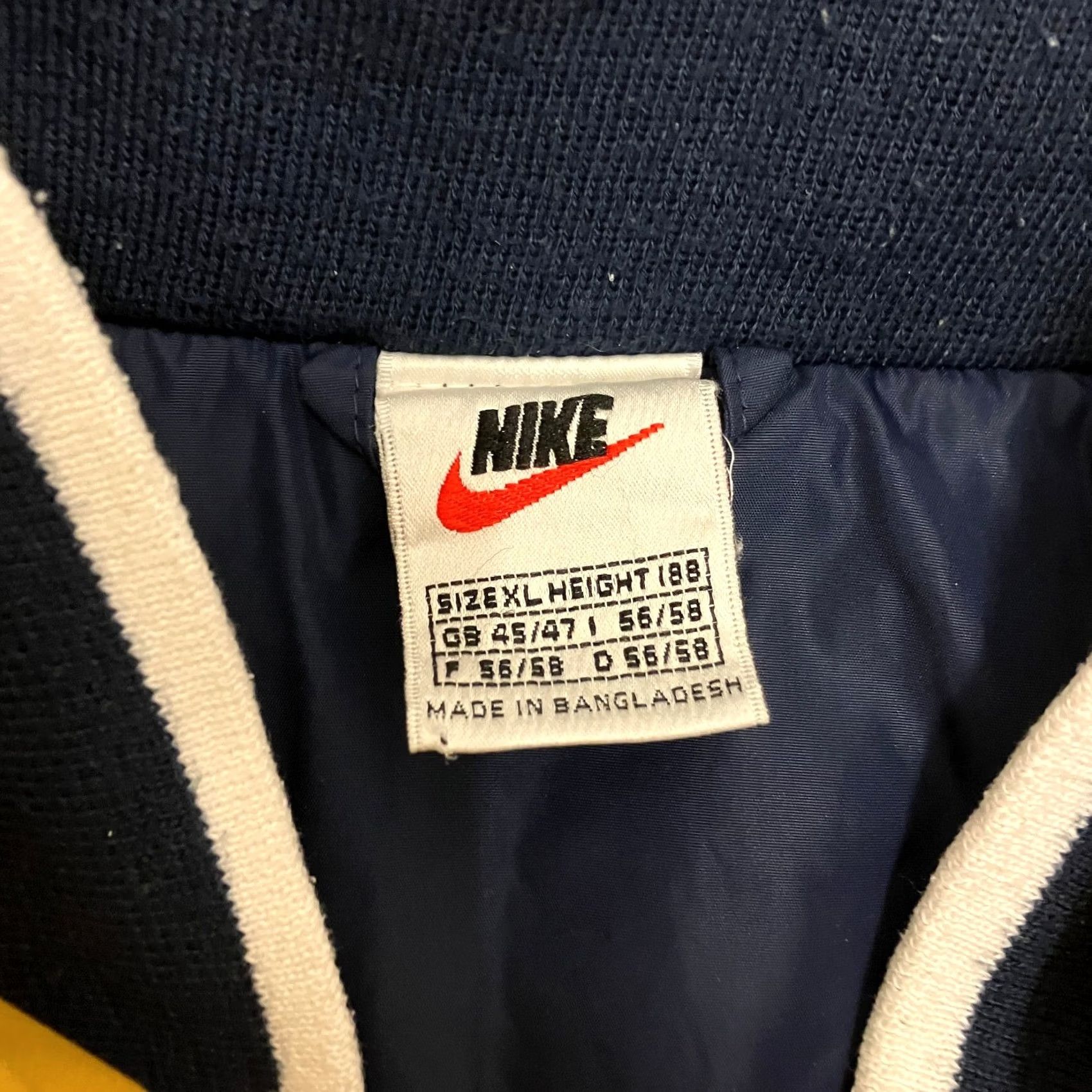 Nike VINTAGE Nike Padded Jacket Mens XL Navy Blue Yellow Spell Out Swoosh Coat Size US XL / EU 56 / 4 - 5 Thumbnail
