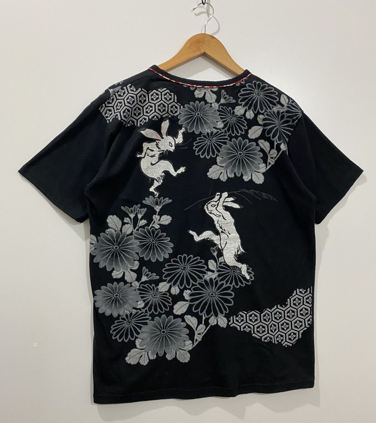 Japanese Brand rabbit motif sukajan t-shirt Size US L / EU 52-54 / 3 - 3 Thumbnail