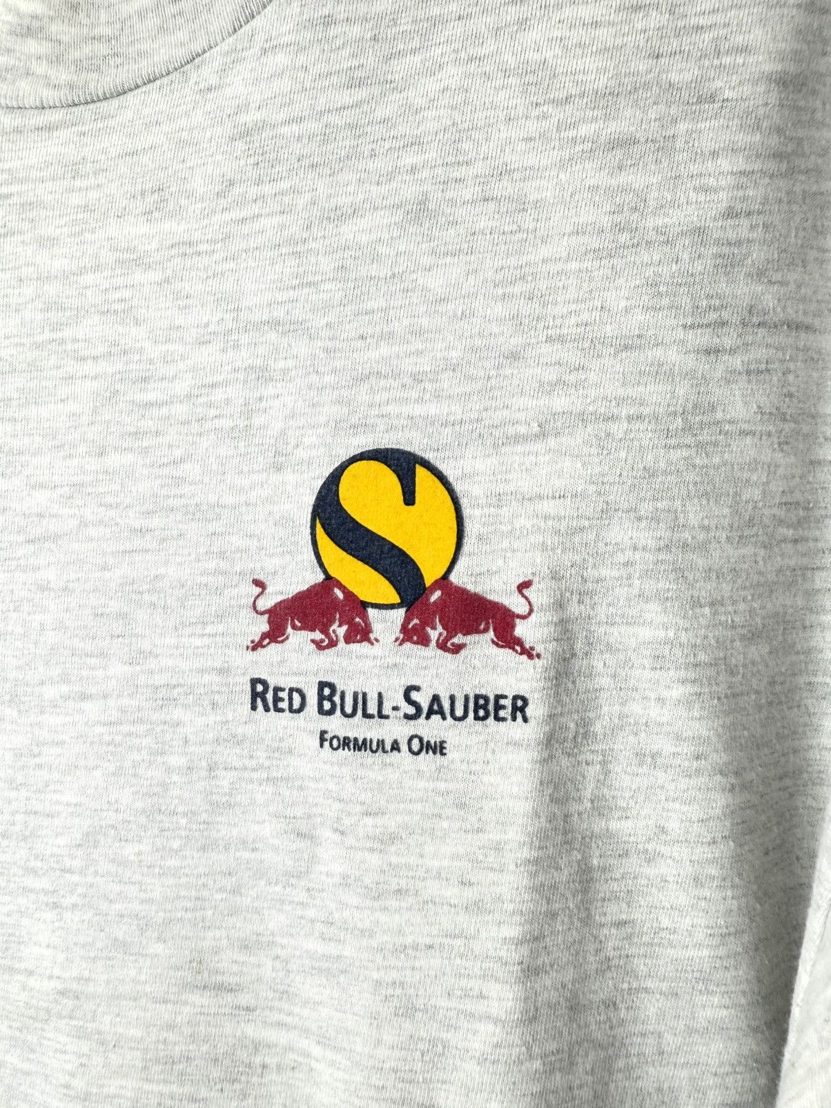 Red Bull Vintage Red Bull Sauber Formula One Racing T Shirt Size US XL / EU 56 / 4 - 3 Thumbnail