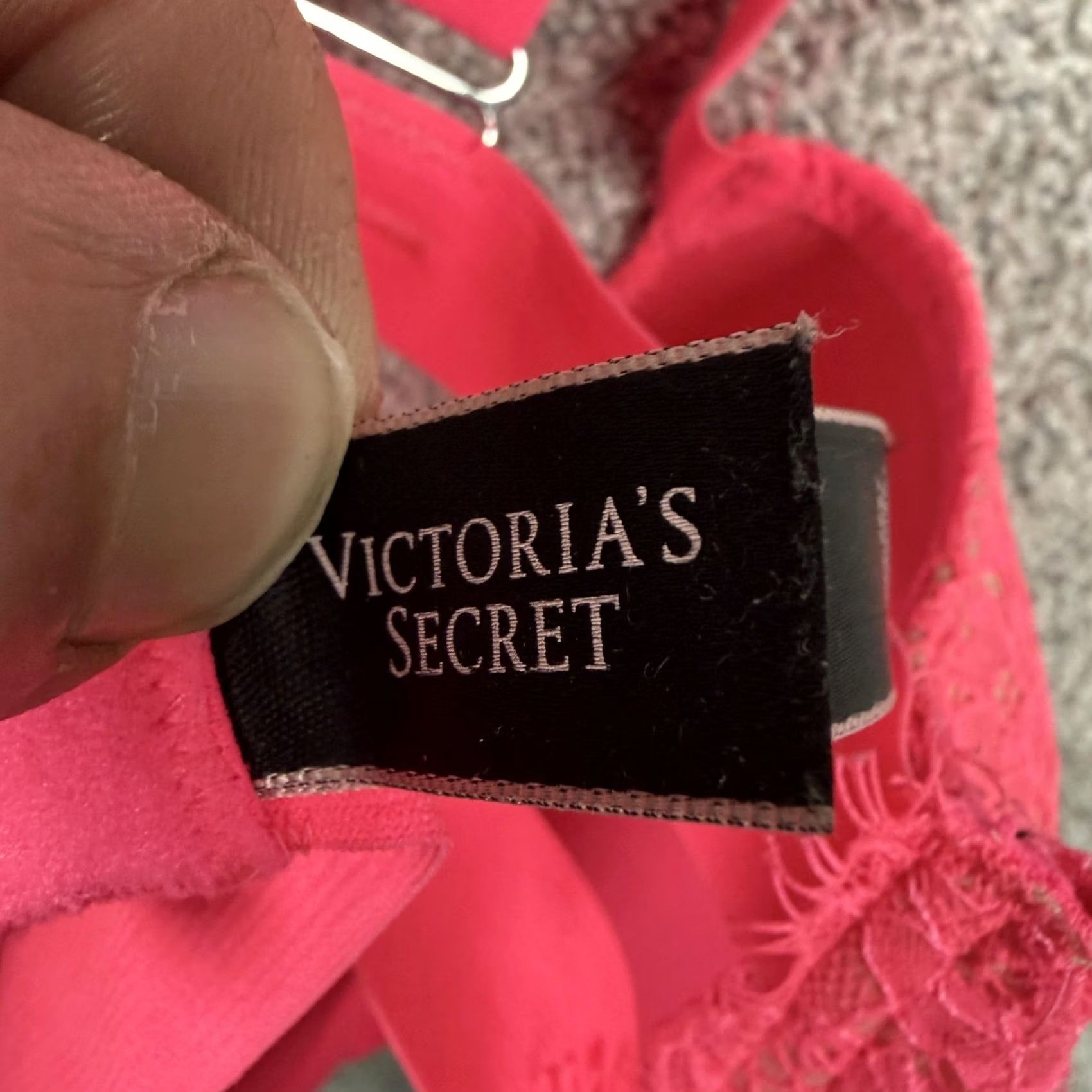 Victoria's Secret VINTAGE? No. Victoria's Secret Very Sexy Push Up Bra 36D Pink Lace Underwire Padded Romantic Size ONE SIZE - 5 Thumbnail
