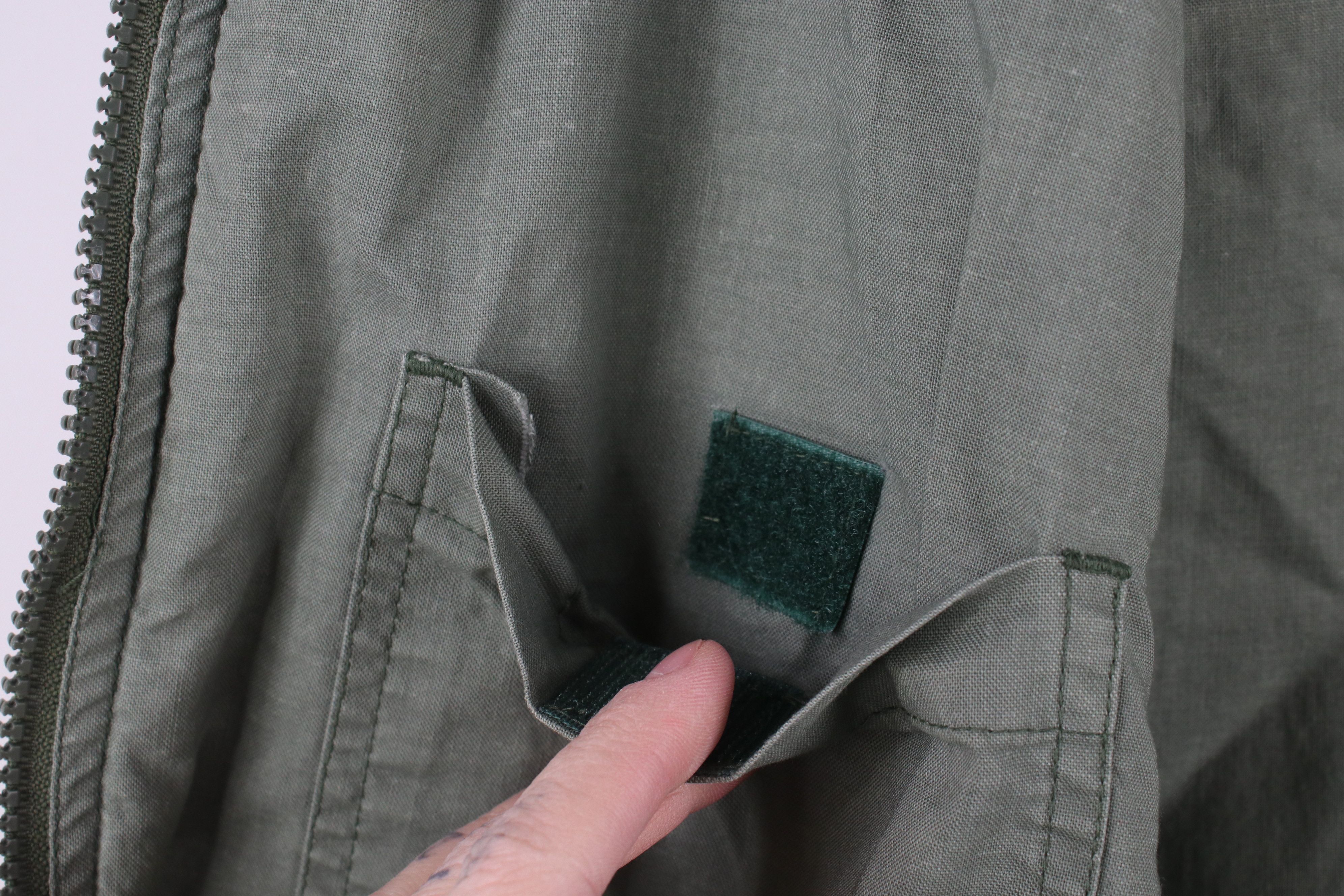 Vintage Vintage 90s Streetwear Tactical Hooded Vest Jacket Green Size US L / EU 52-54 / 3 - 13 Thumbnail