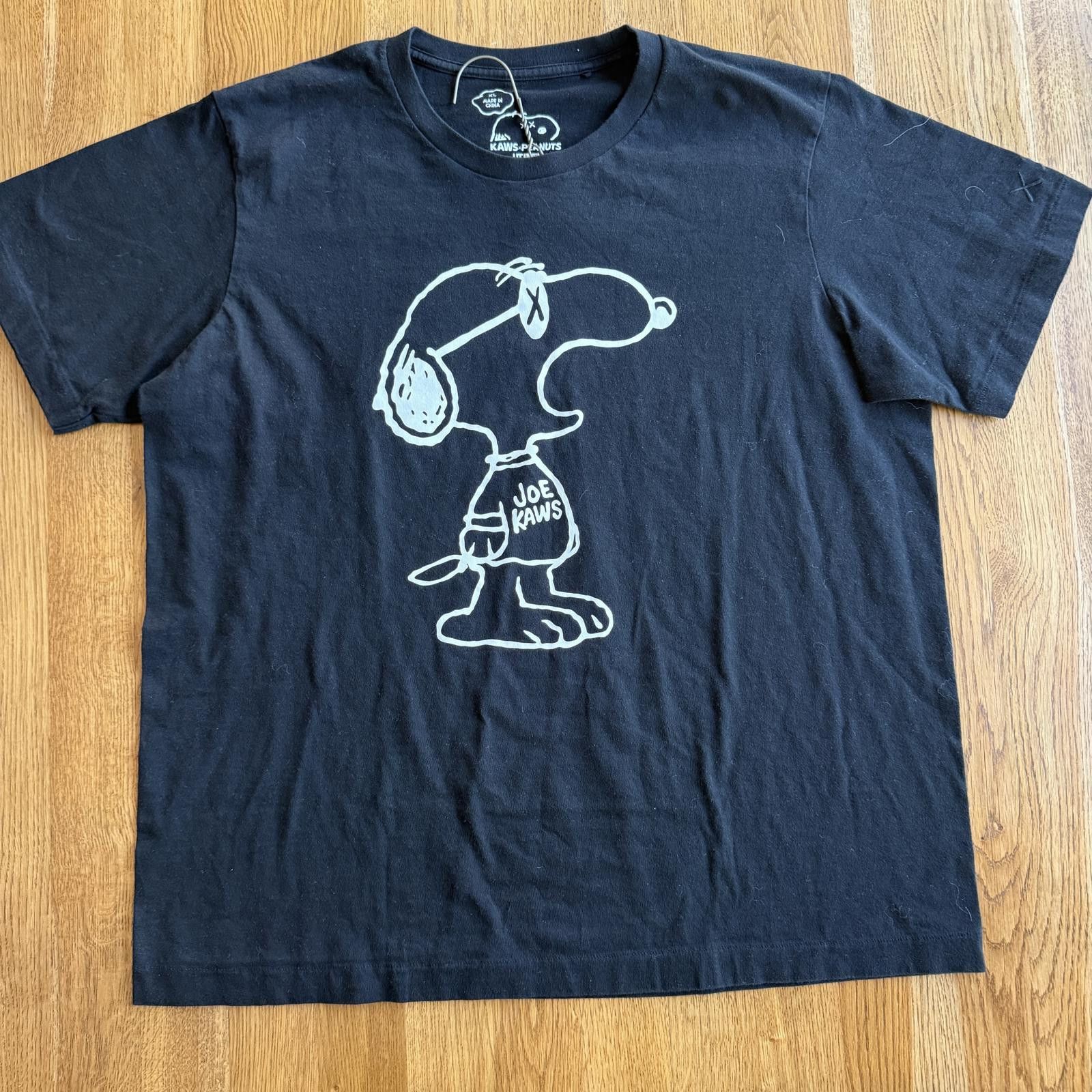 Kaws Uniqlo KAWS Black Snoopy Joe Graphic T-Shirt Mens Size XL Size US XL / EU 56 / 4 - 1 Thumbnail