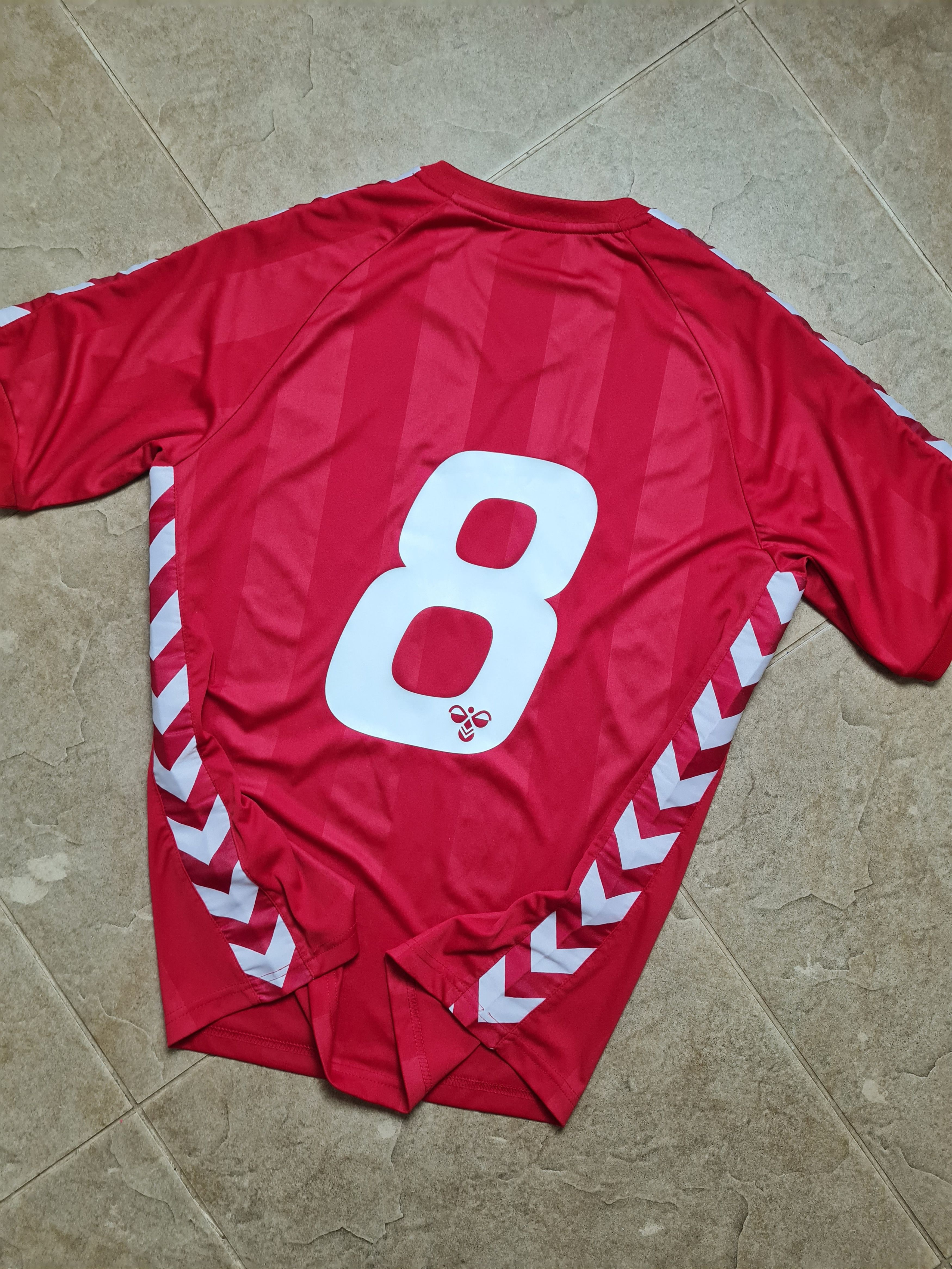 Hummel RETRO DENMARK 1983 #8 JESPER OLSEN FOOTBALL SHIRT HUMMEL Size US M / EU 48-50 / 2 - 9 Thumbnail