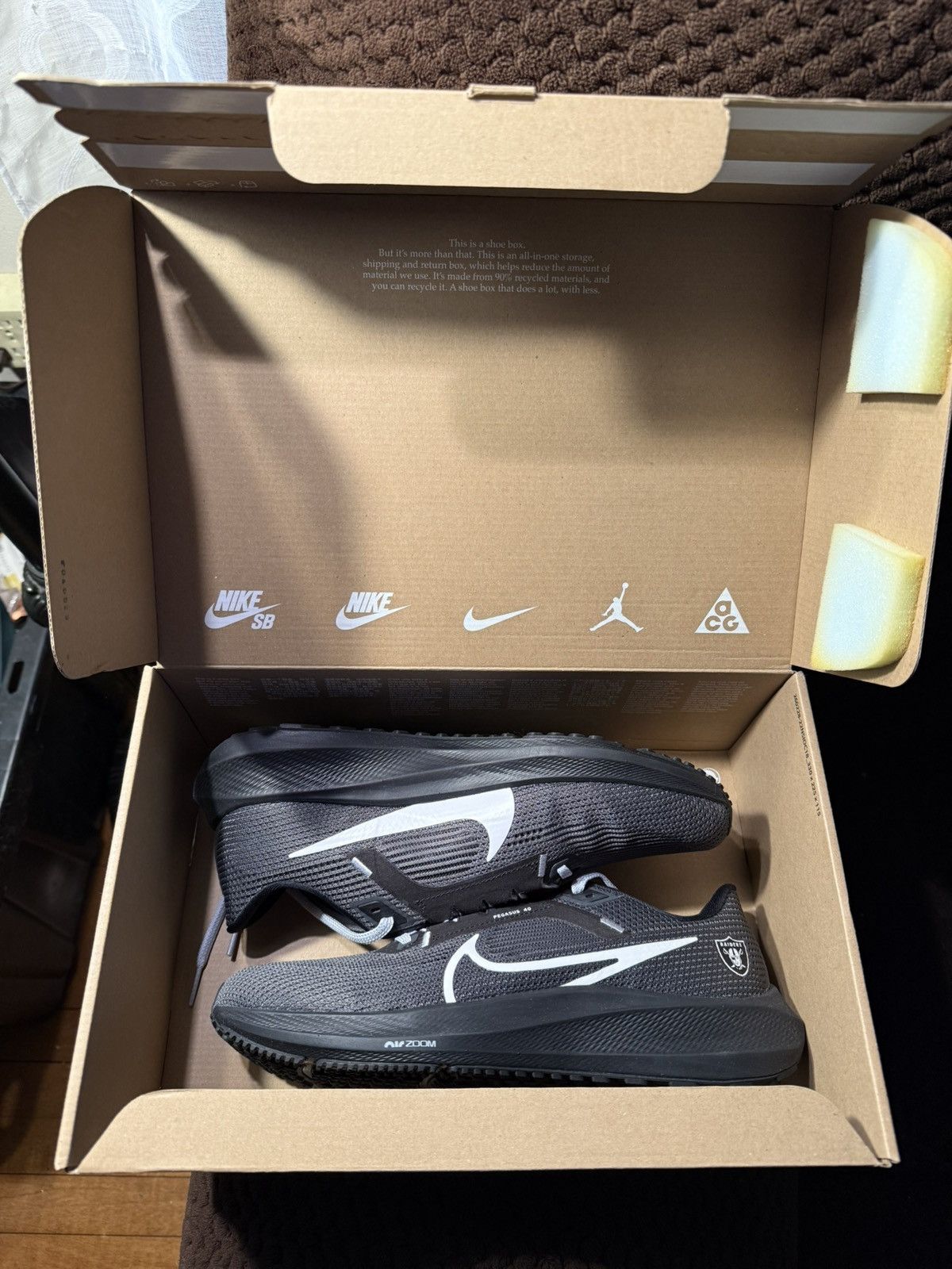 Nike Nike Air Zoom Pegasus 40 NFL “Las Vegas Raiders” New in Box! Size US 8.5 / EU 41-42 - 4 Thumbnail
