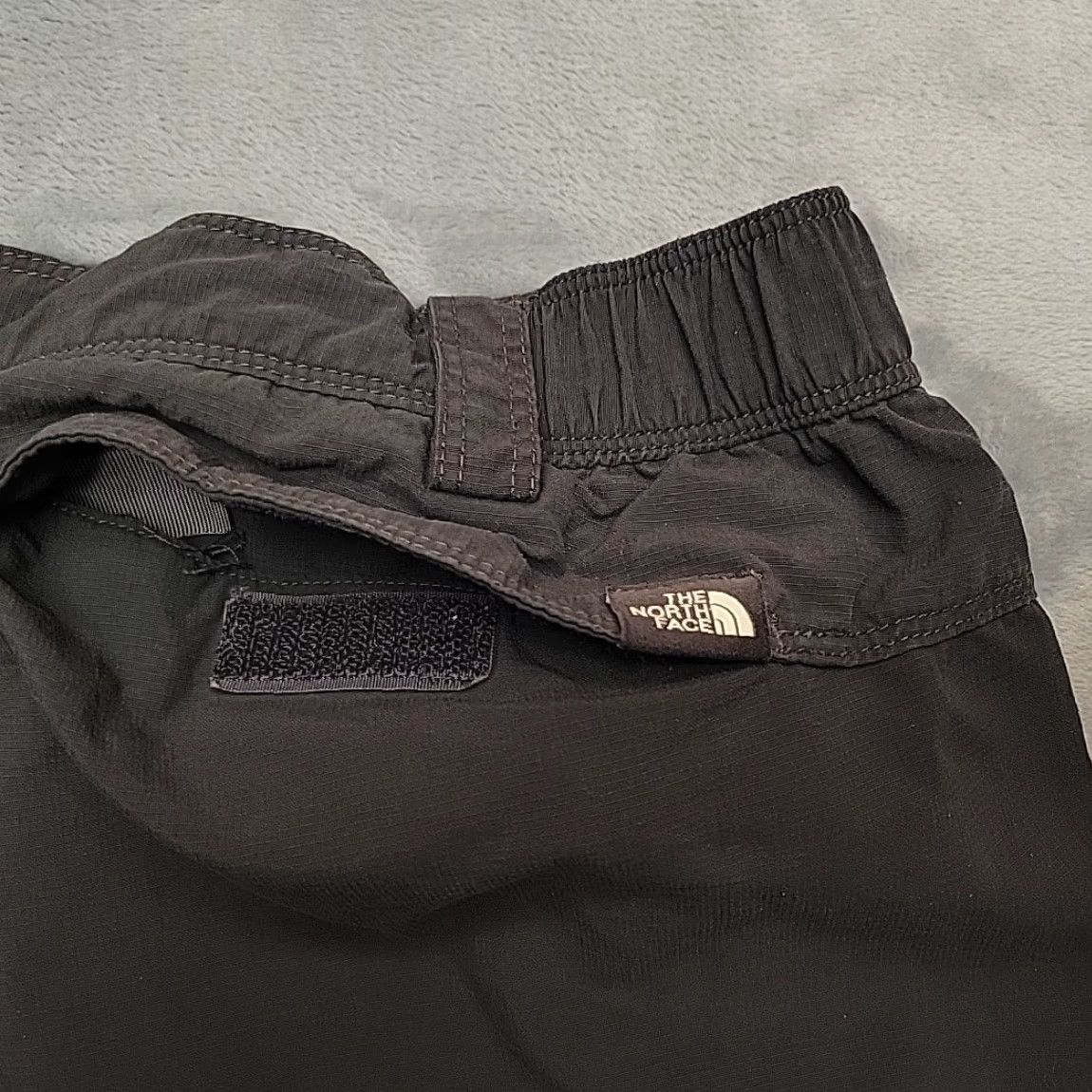 The North Face The North Face Shorts Men L Gray Performance Nylon Elastic Waist Lightweight Casua l Travel Pockets Zipper Slash Pocket Machine Washable Mens Size US 33 - 6 Thumbnail