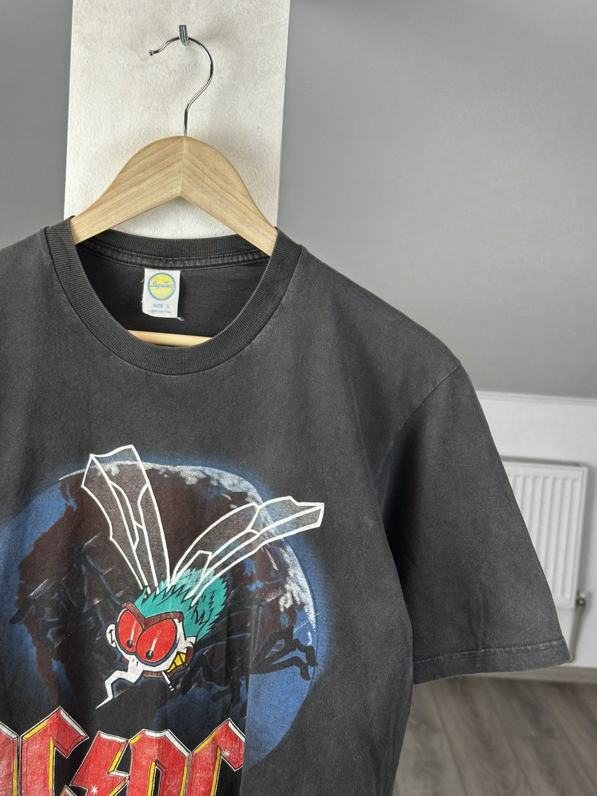 Vintage AC/DC Fly on the Wall Tour 90s Single Stitch Tee Faded Size US L / EU 52-54 / 3 - 4 Thumbnail