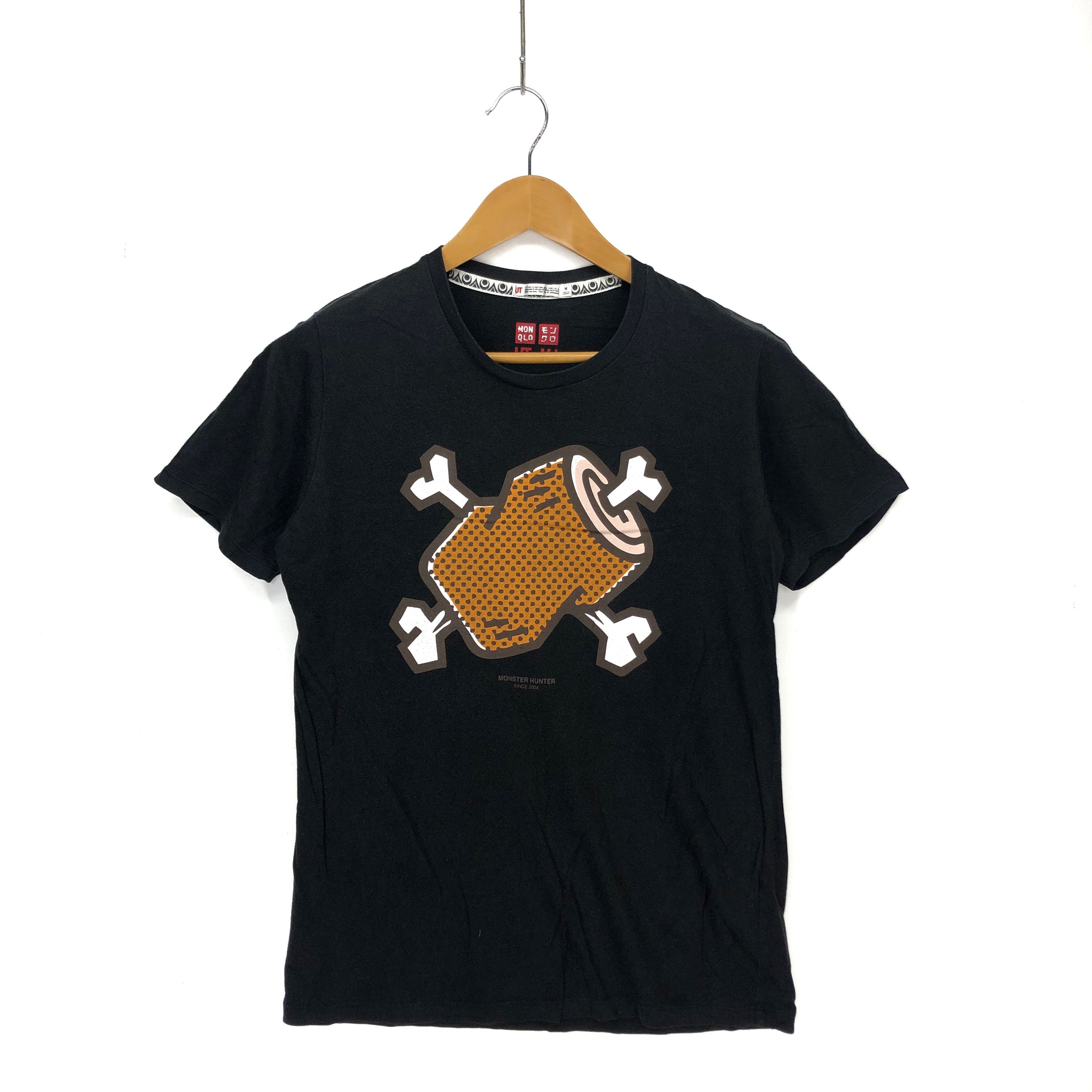 Uniqlo UNIQLO x MONSTER HUNTER T Shirt #1063-37 Size US M / EU 48-50 / 2 - 1 Thumbnail