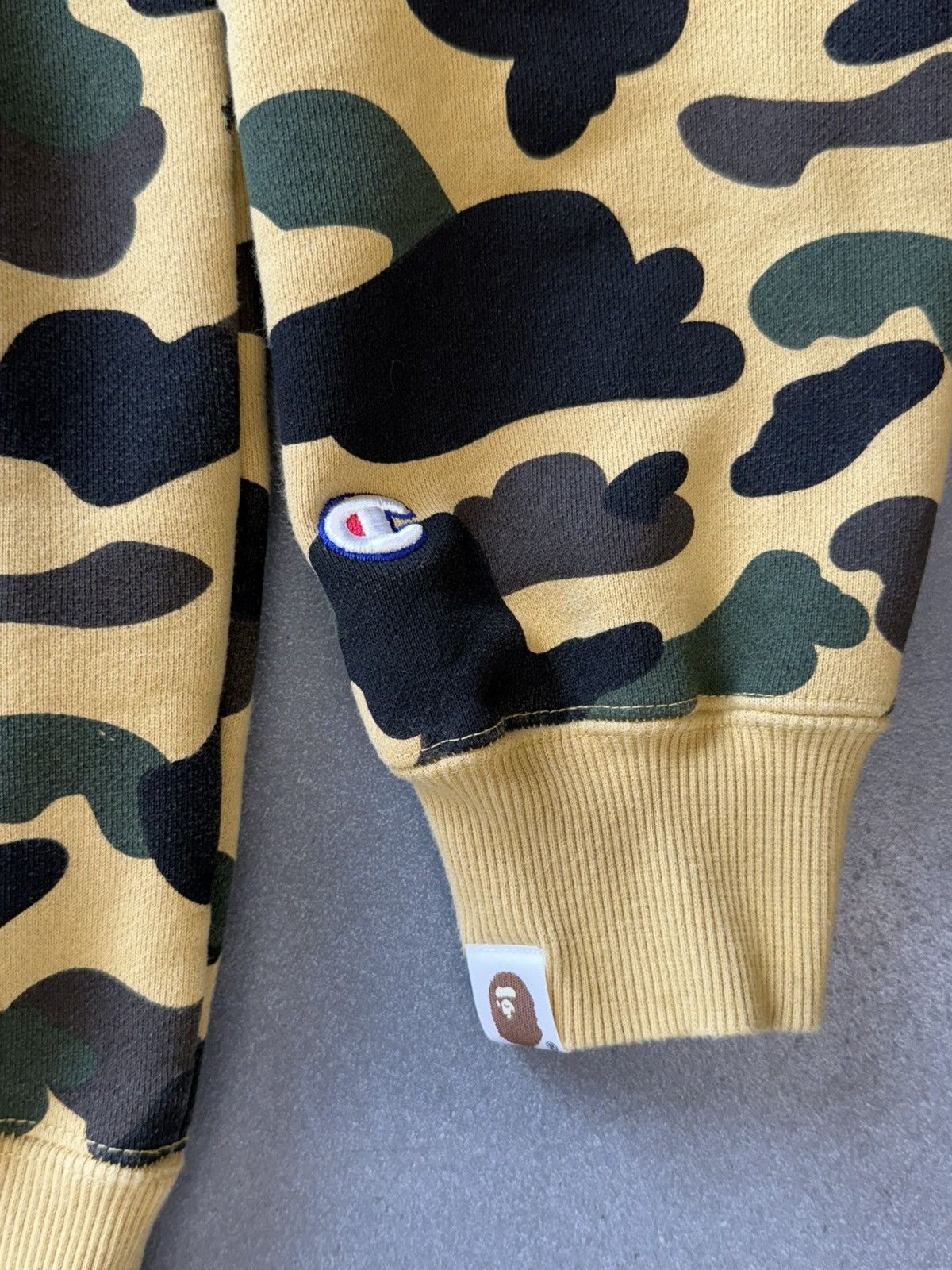 Bape × Champion FW17 Bape Champion 1st Camo Crewneck Size US L / EU 52-54 / 3 - 6 Thumbnail