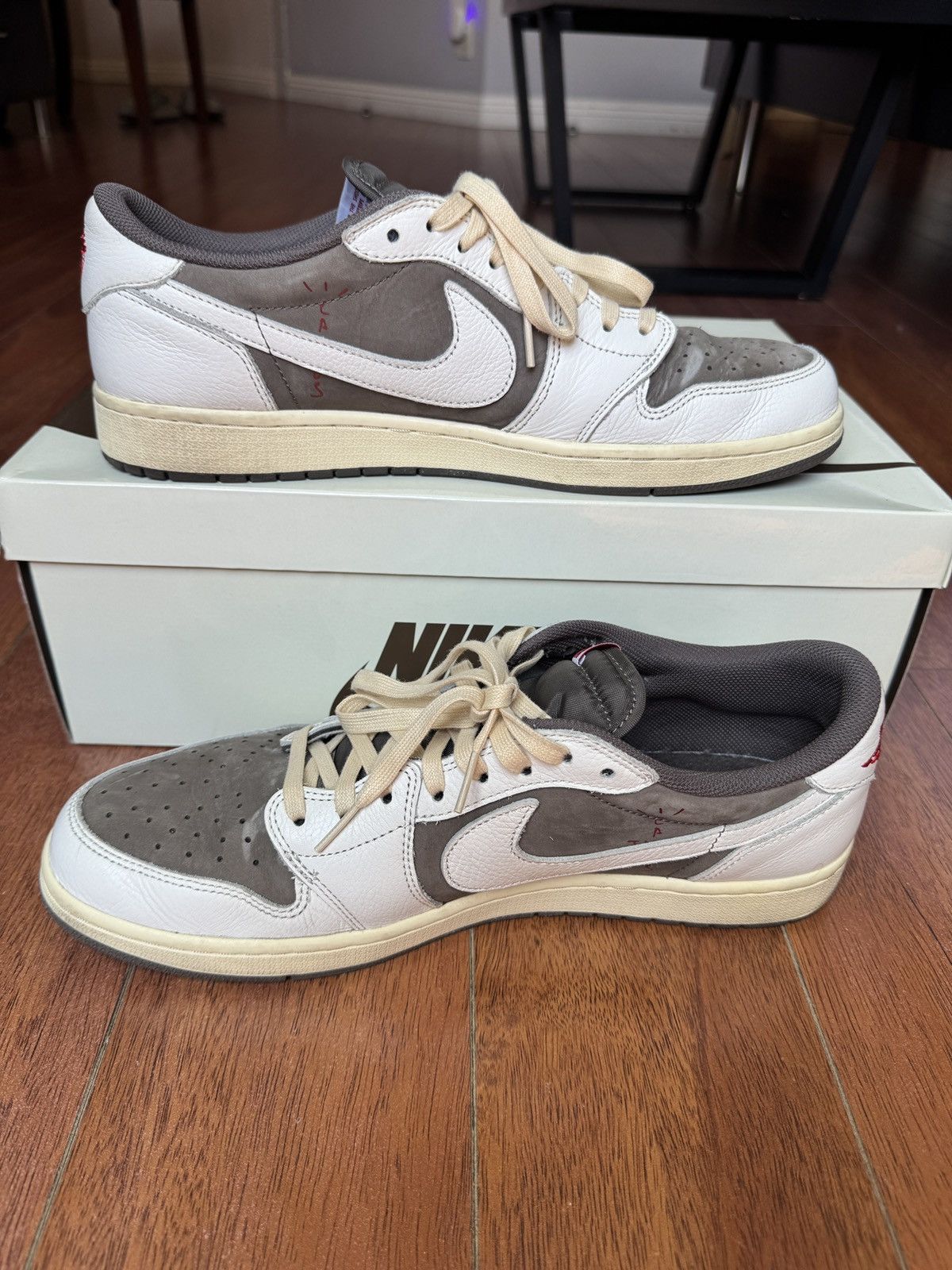 Nike Travis Scott x Air Jordan 1 Low “Reverse Mocha” Size US 13 / EU 46 - 3 Thumbnail