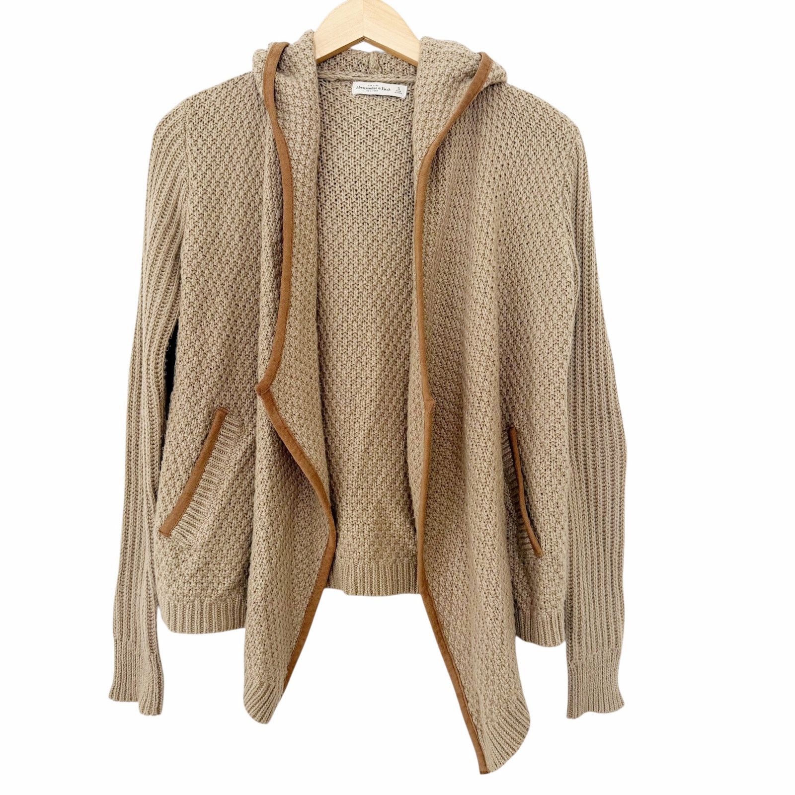 Abercrombie & Fitch Abercrombie & Fitch Tan Knit Cardigan Elbow Patches Sz S Size S / US 4 / IT 40 - 1 Thumbnail