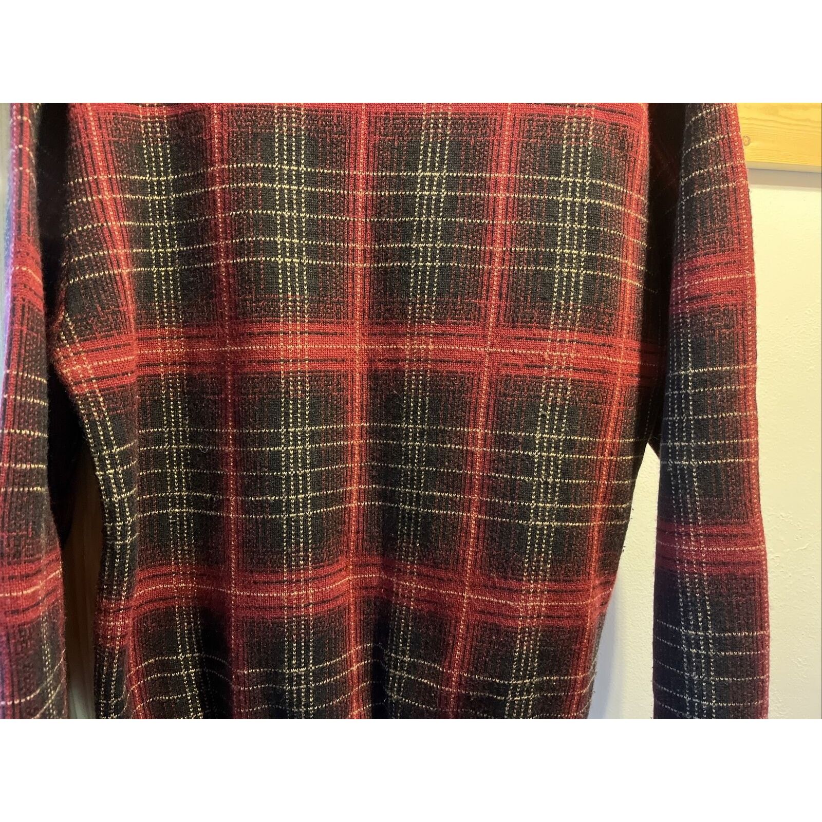 Pendleton Pendleton mens M red plaid long sleeve pullover wool sweater Size US M / EU 48-50 / 2 - 7 Thumbnail