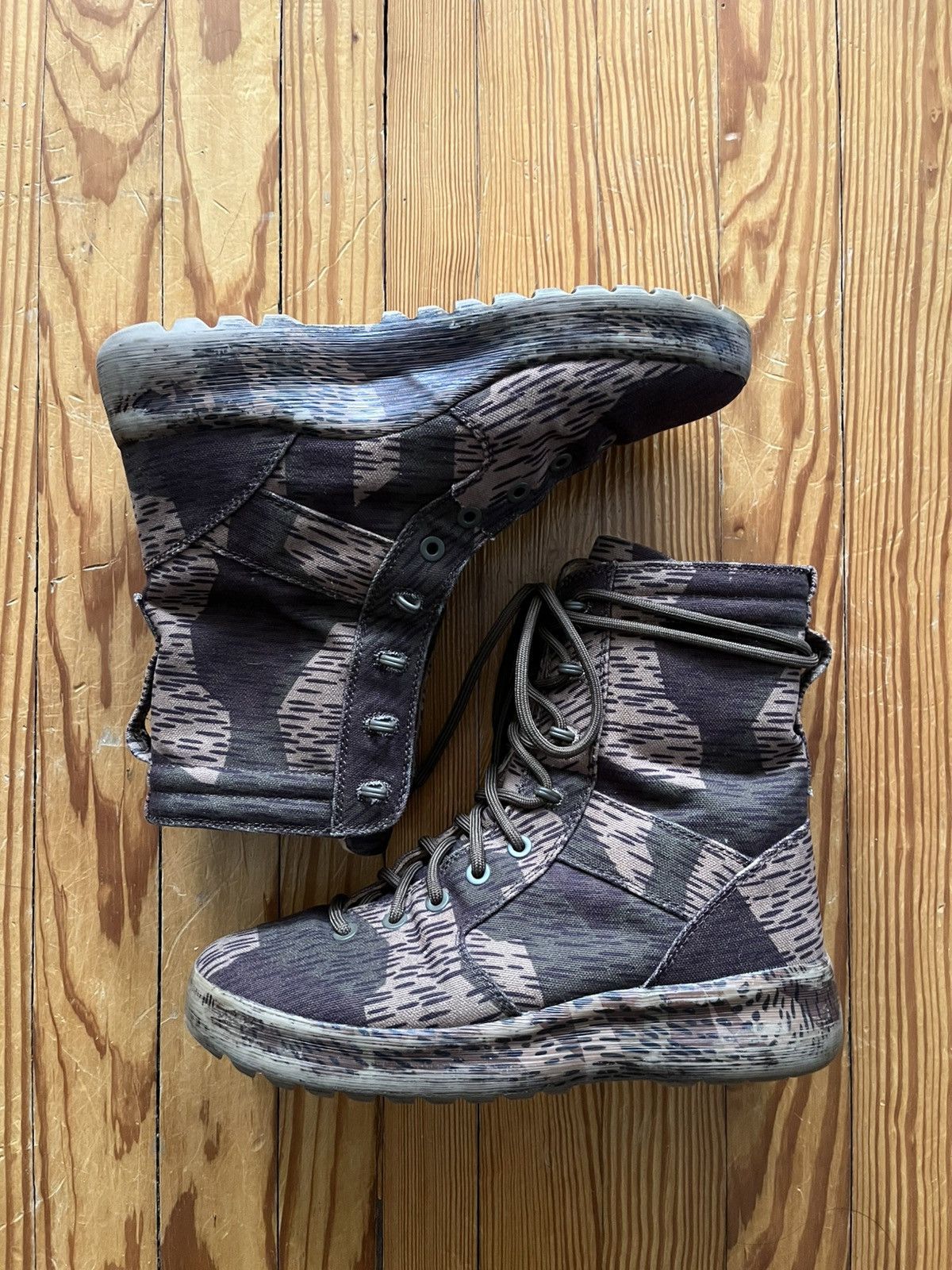 Yeezy Yeezy Season 6 Splinter Camo Boots Brown / Olive Size US 10 / EU 43 - 1 Thumbnail