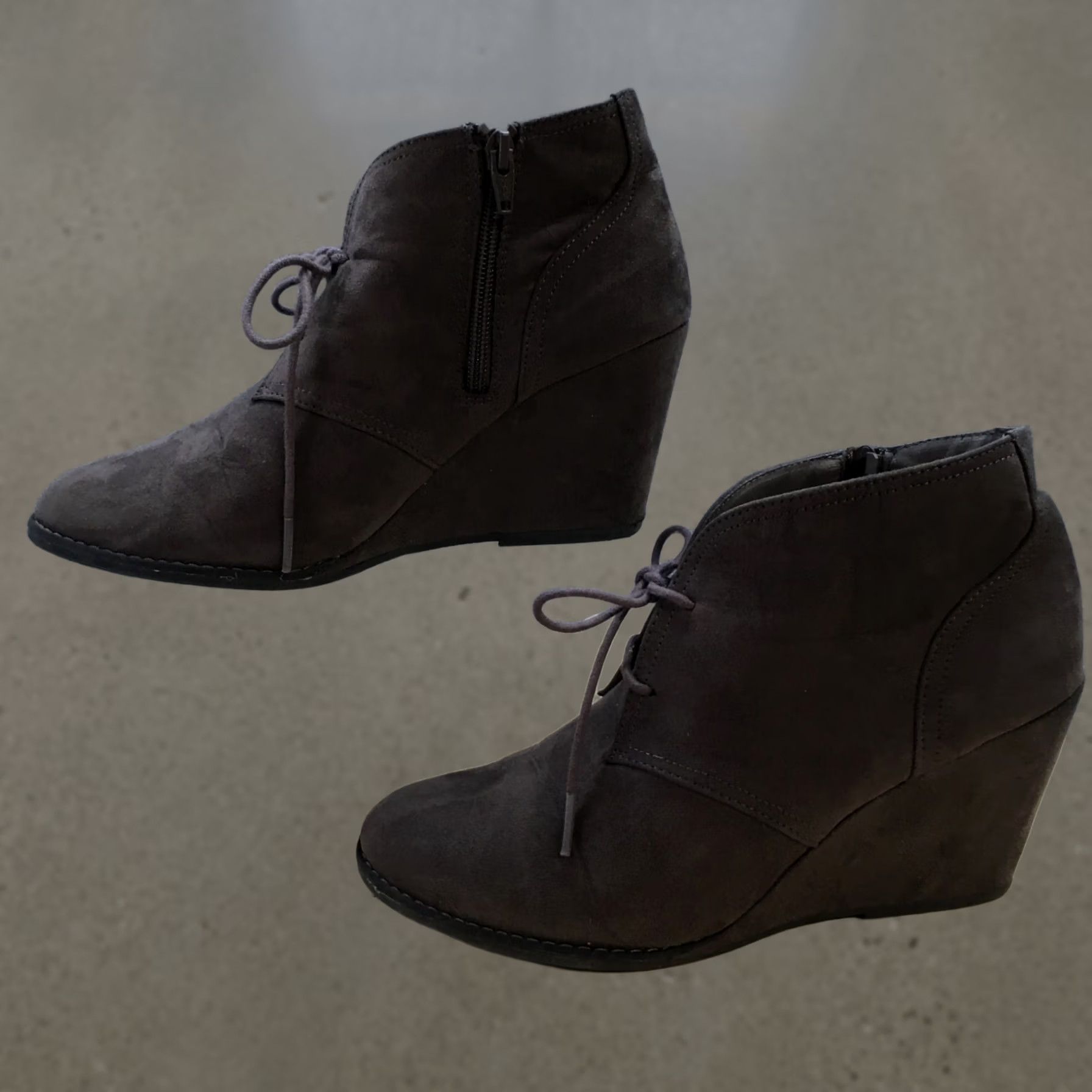Vintage Universal Thread Boots Womens 10 W Gray Faux Suede Ankle Booties Lace Up Wedge Casual Shoes Size US 10 / IT 40 - 1 Thumbnail
