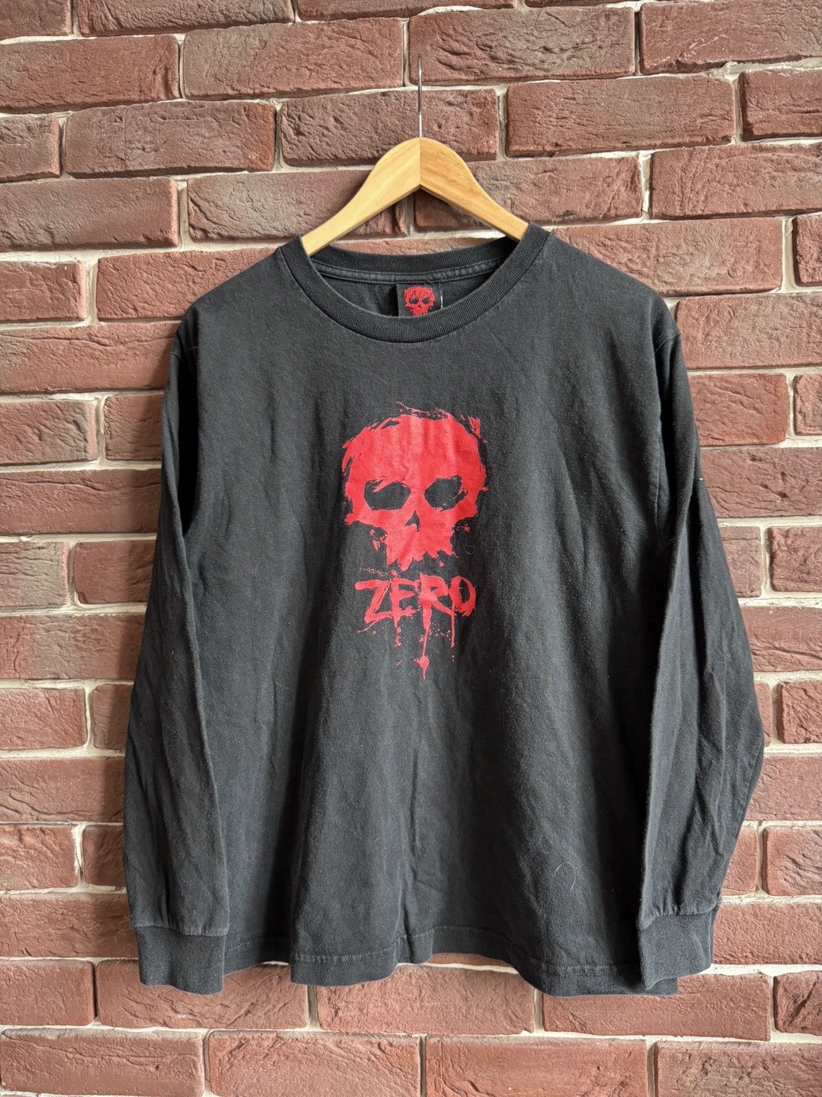 Hook-Ups Vintage Zero Skateboards Skate tee skull logo rare USA Die Size US M / EU 48-50 / 2 - 1 Thumbnail