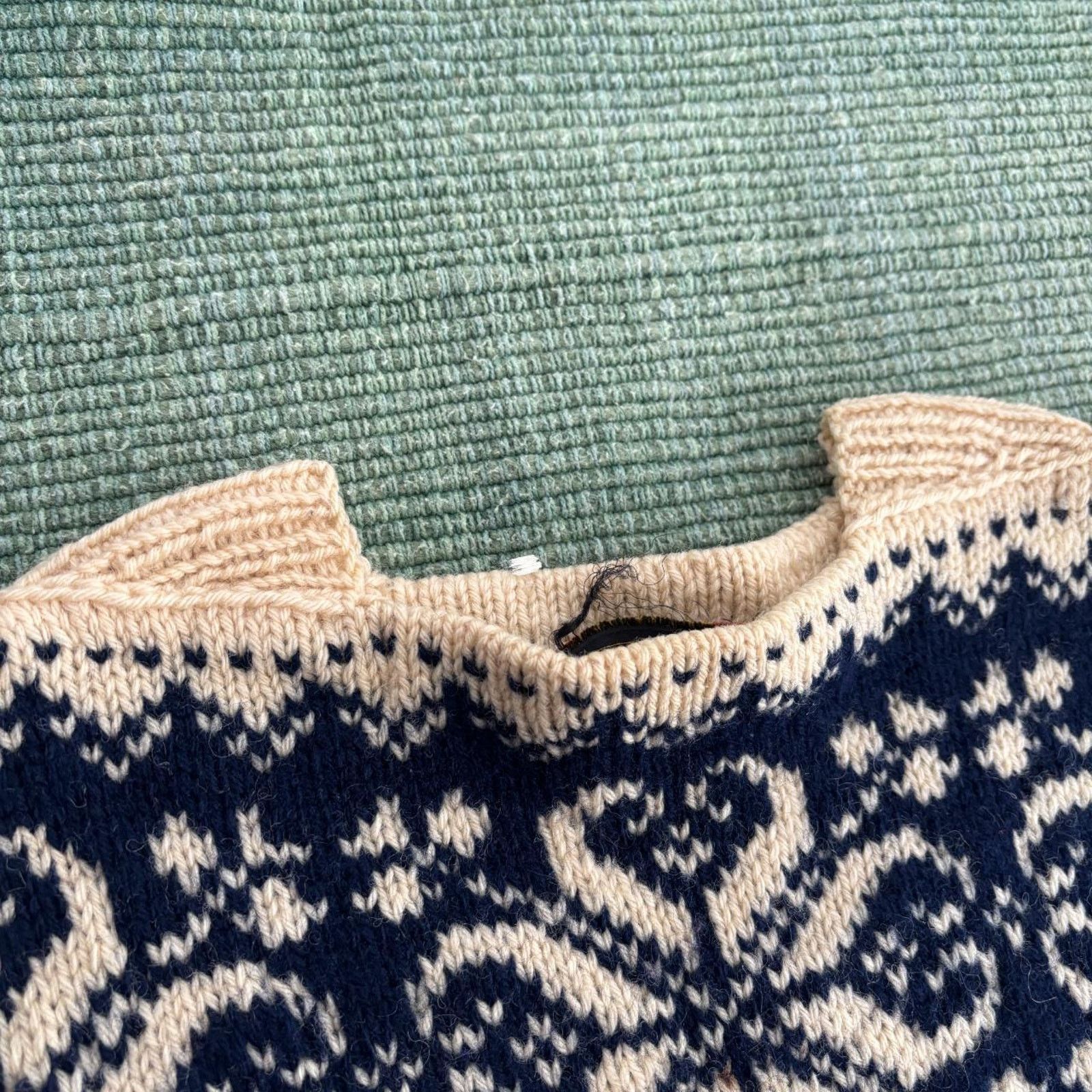 Vintage 1940s 50s vintage norwegian wool knit reindeer sweater Size M / US 6-8 / IT 42-44 - 4 Thumbnail