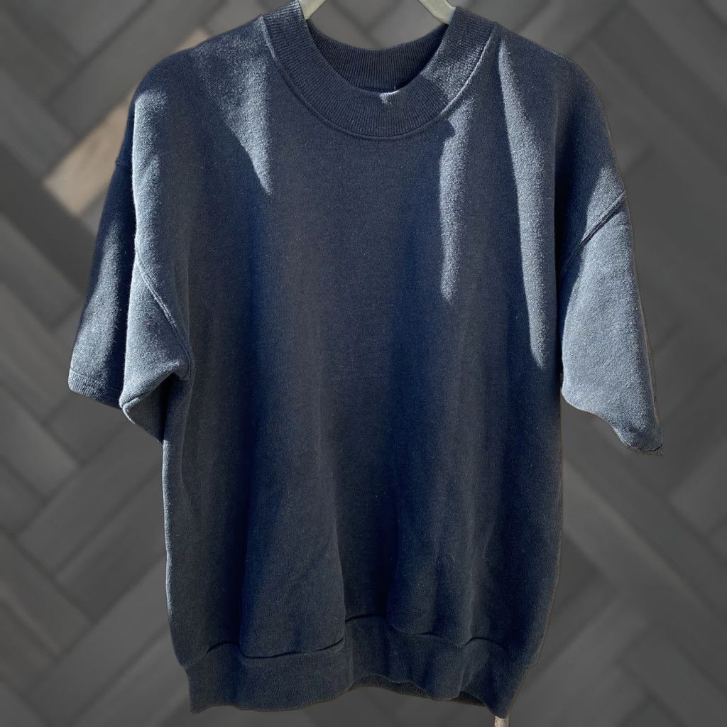 Vintage VINTAGE Honors Short Sleeve Sweatshirt Mens L Black Fade Sports Pullover Sweatshirt 90s or 00s Size US L / EU 52-54 / 3 - 1 Thumbnail