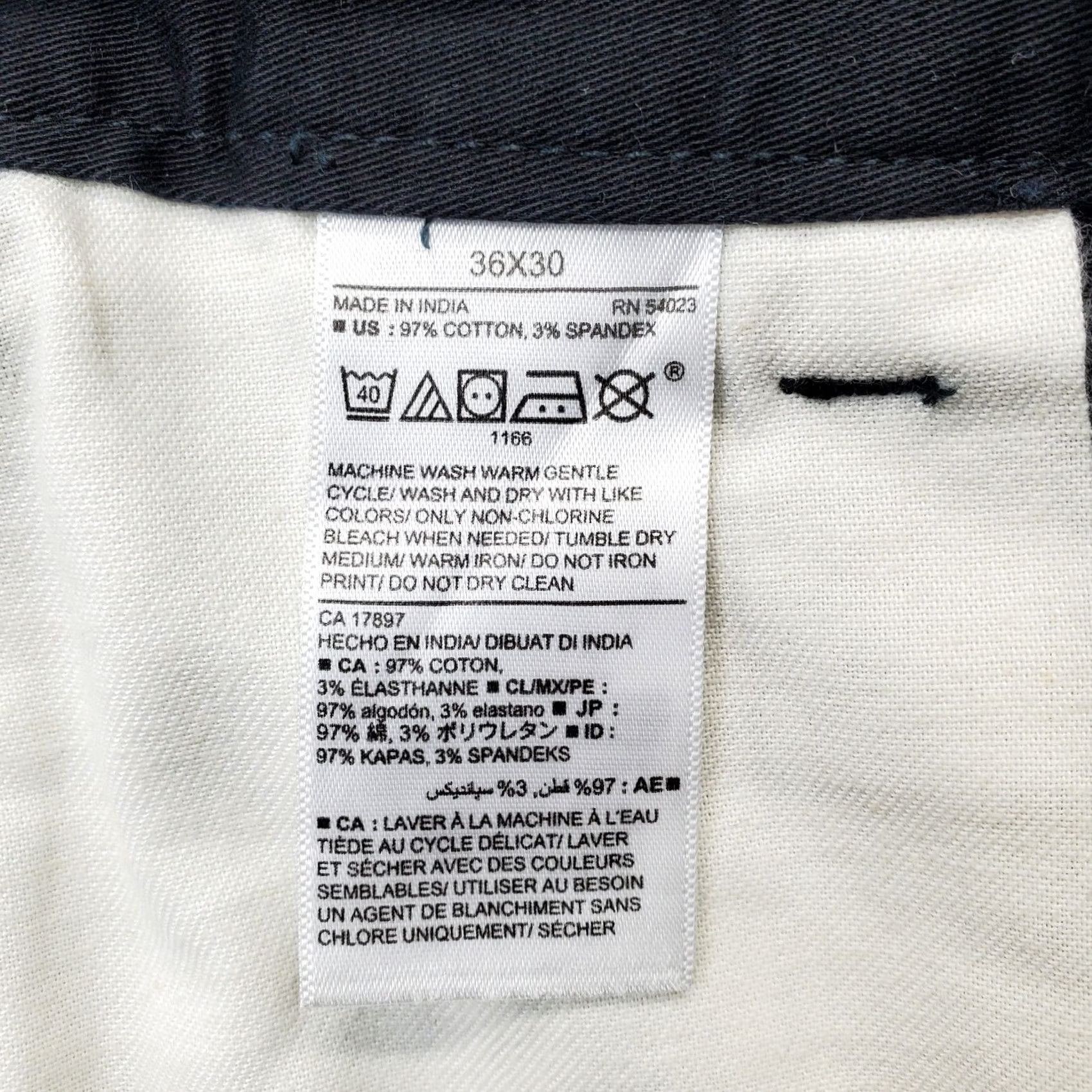 Old Navy Old Navy Chino Pants Mens Size 36/30 Black Pants Regular 36/30 Mens Boys? Size US 36 / EU 52 - 7 Thumbnail