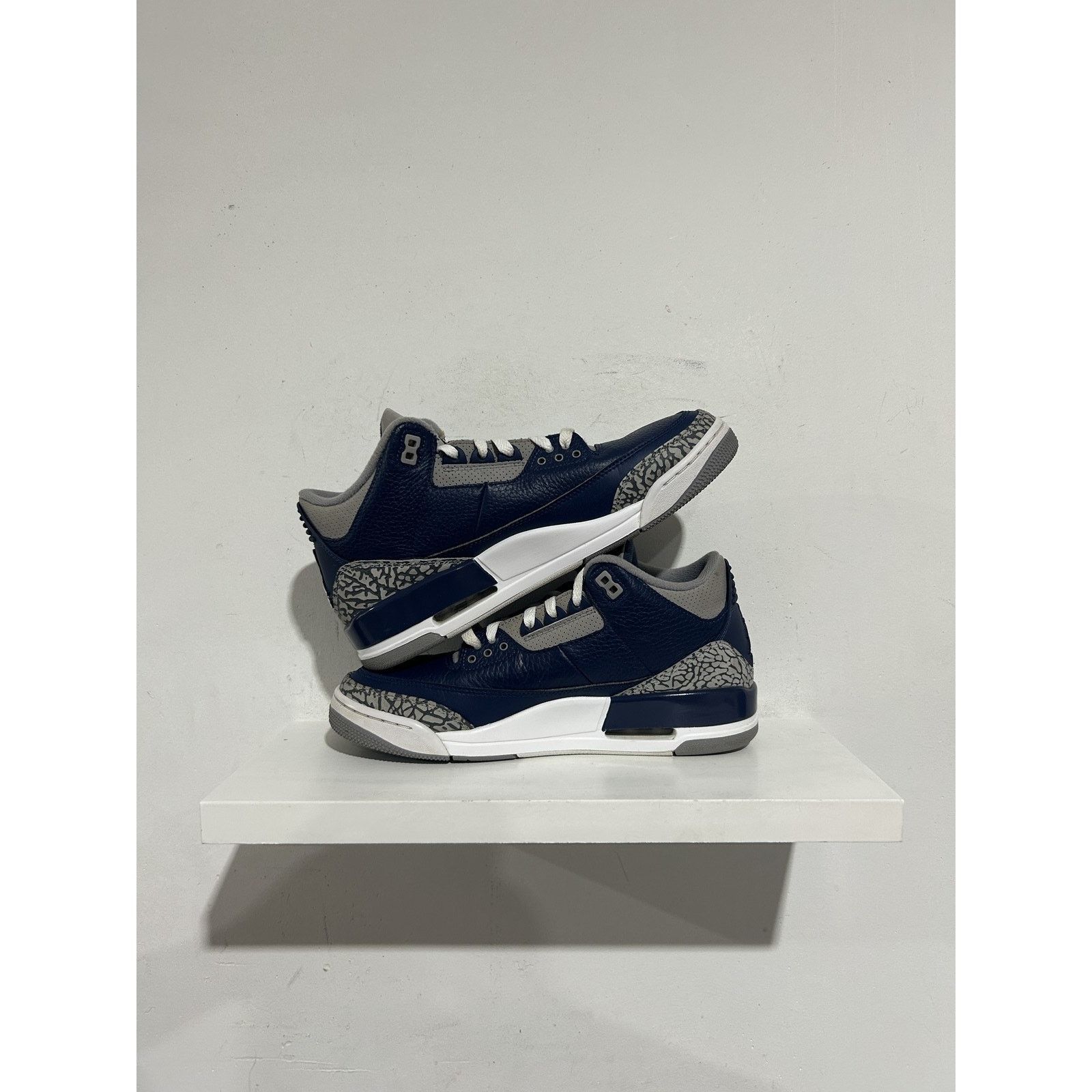 Nike JORDAN 3 RETRO GEORGETOWN SIZE 9.5 PREOWNED Size US 9.5 / EU 42-43 - 2 Thumbnail