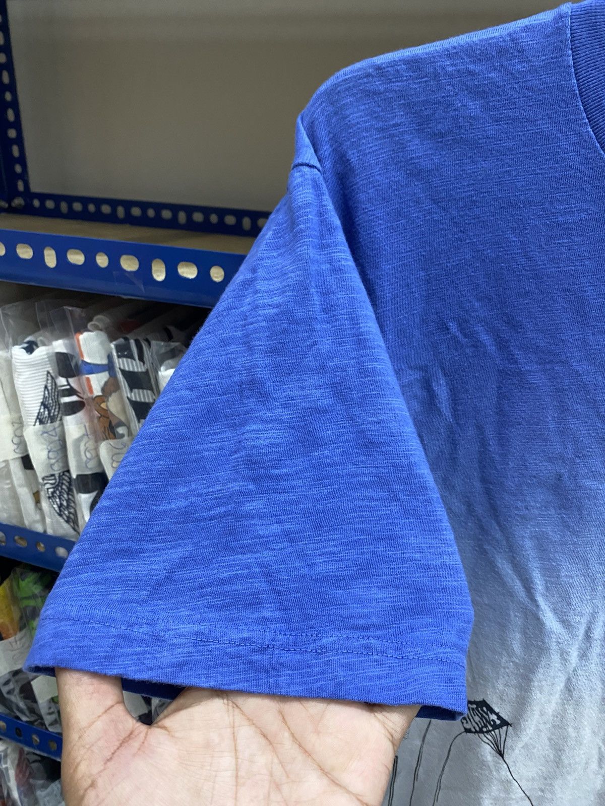 Uniqlo UNIQLO X HOKUSAI BLUE TSHIRT Size US M / EU 48-50 / 2 - 9 Thumbnail