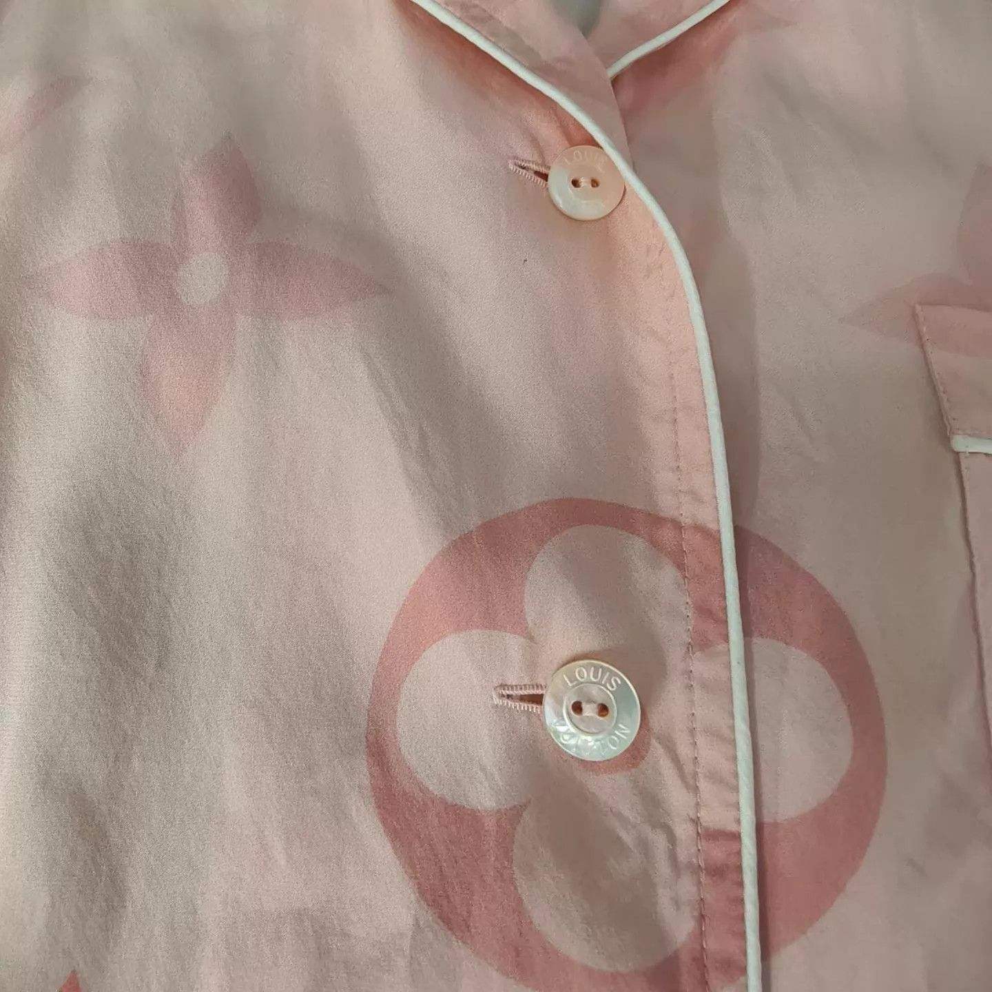 Louis Vuitton LV Monogram Silk Short-Sleeve Shirt 36 Size XS / US 0-2 / IT 36-38 - 7 Thumbnail